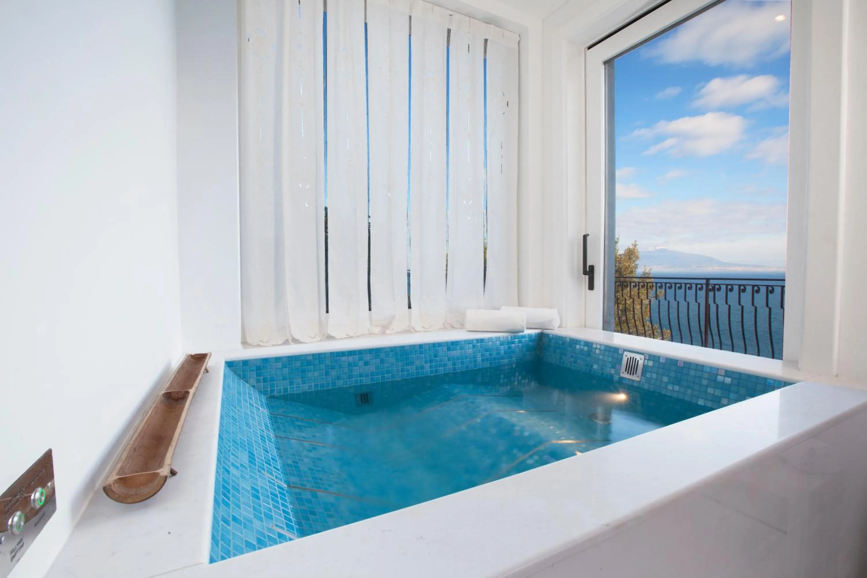 Hot Tub in Hotel Belair