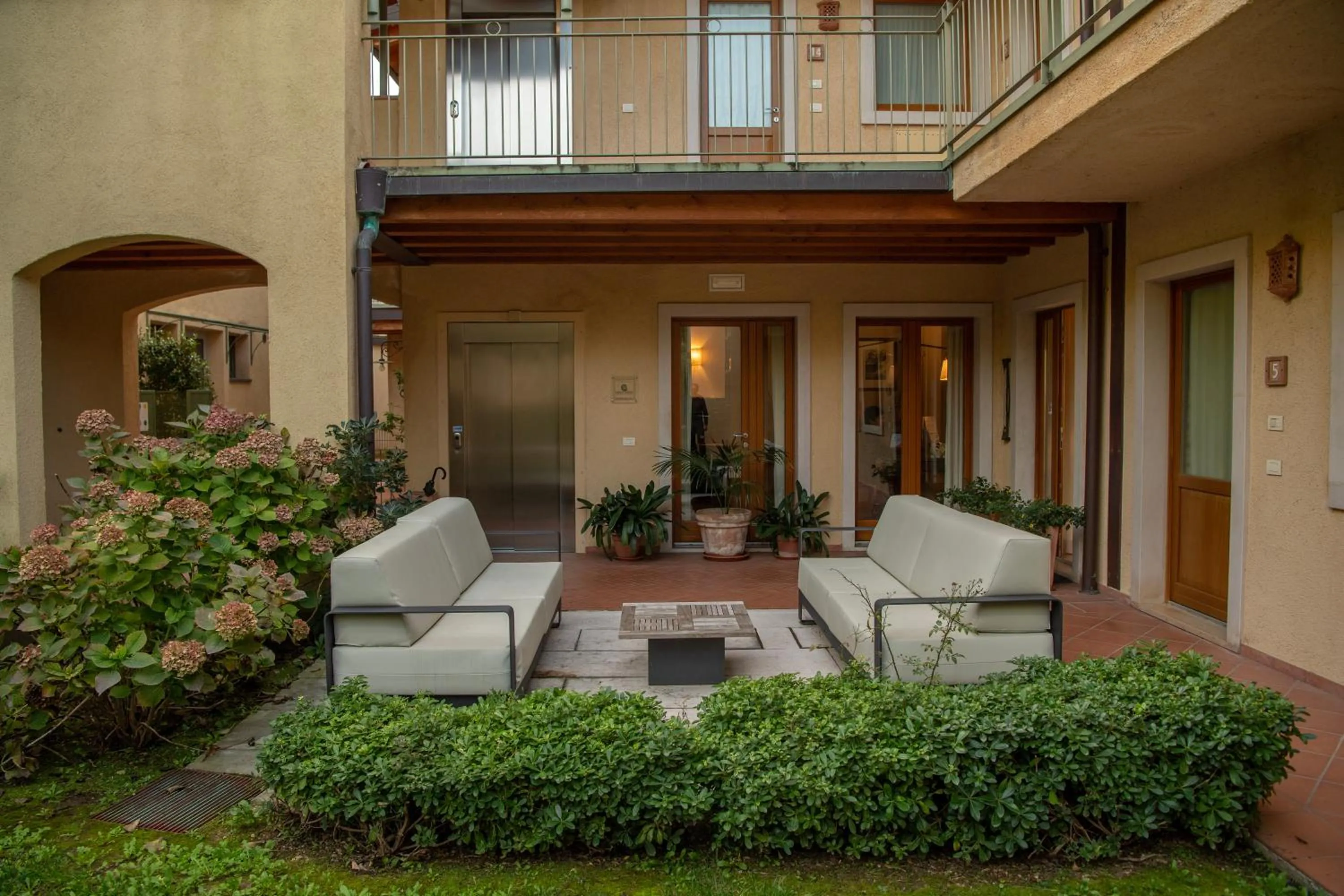 Property building in Residence Ca Del Lago