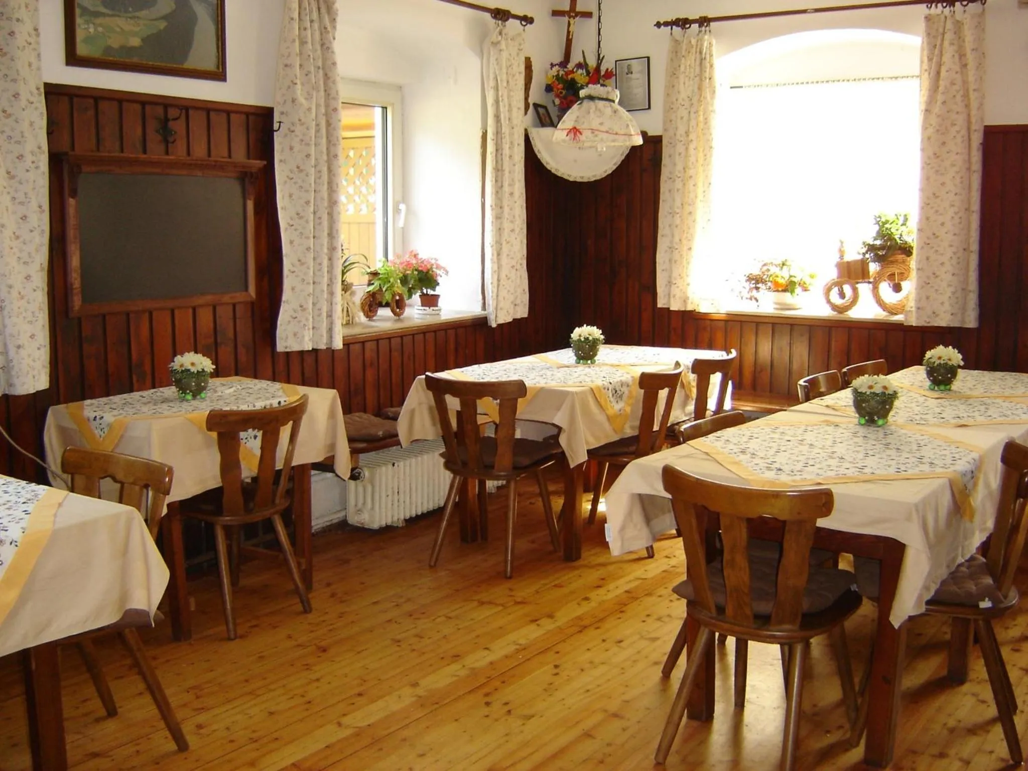 Restaurant/places to eat in Gasthof Zum heiligen Nikolaus