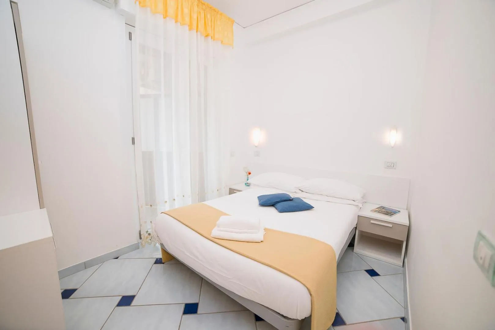 Photo of the whole room, Bed in Hotel De Rosa