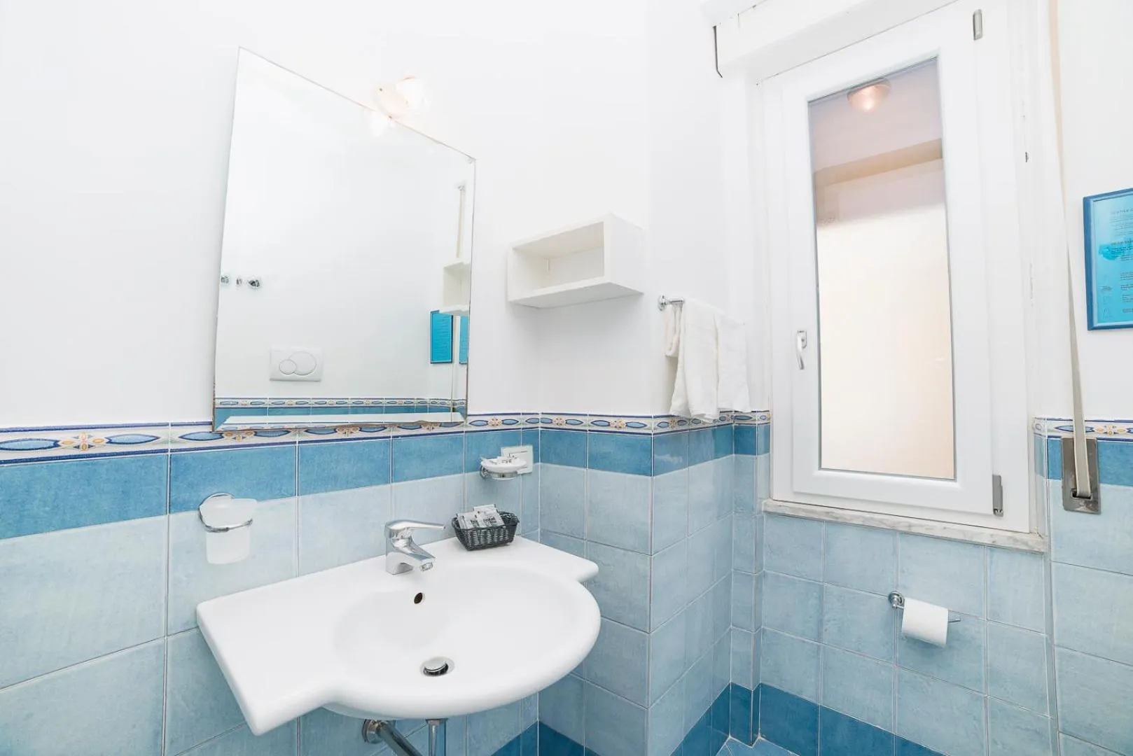 Bathroom in Hotel De Rosa