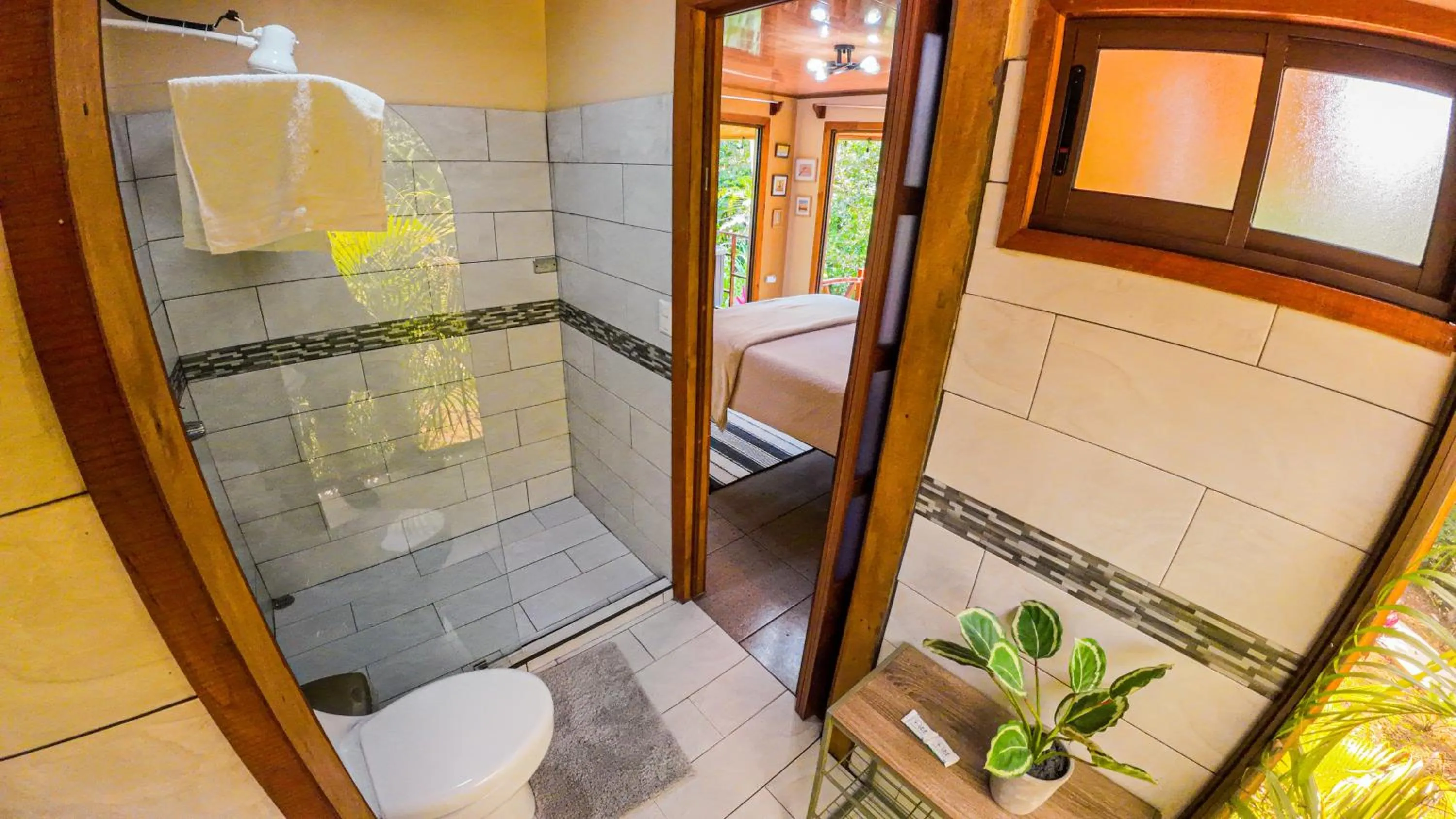 Bathroom in Bungalows Las Iguanas Arenal Volcano