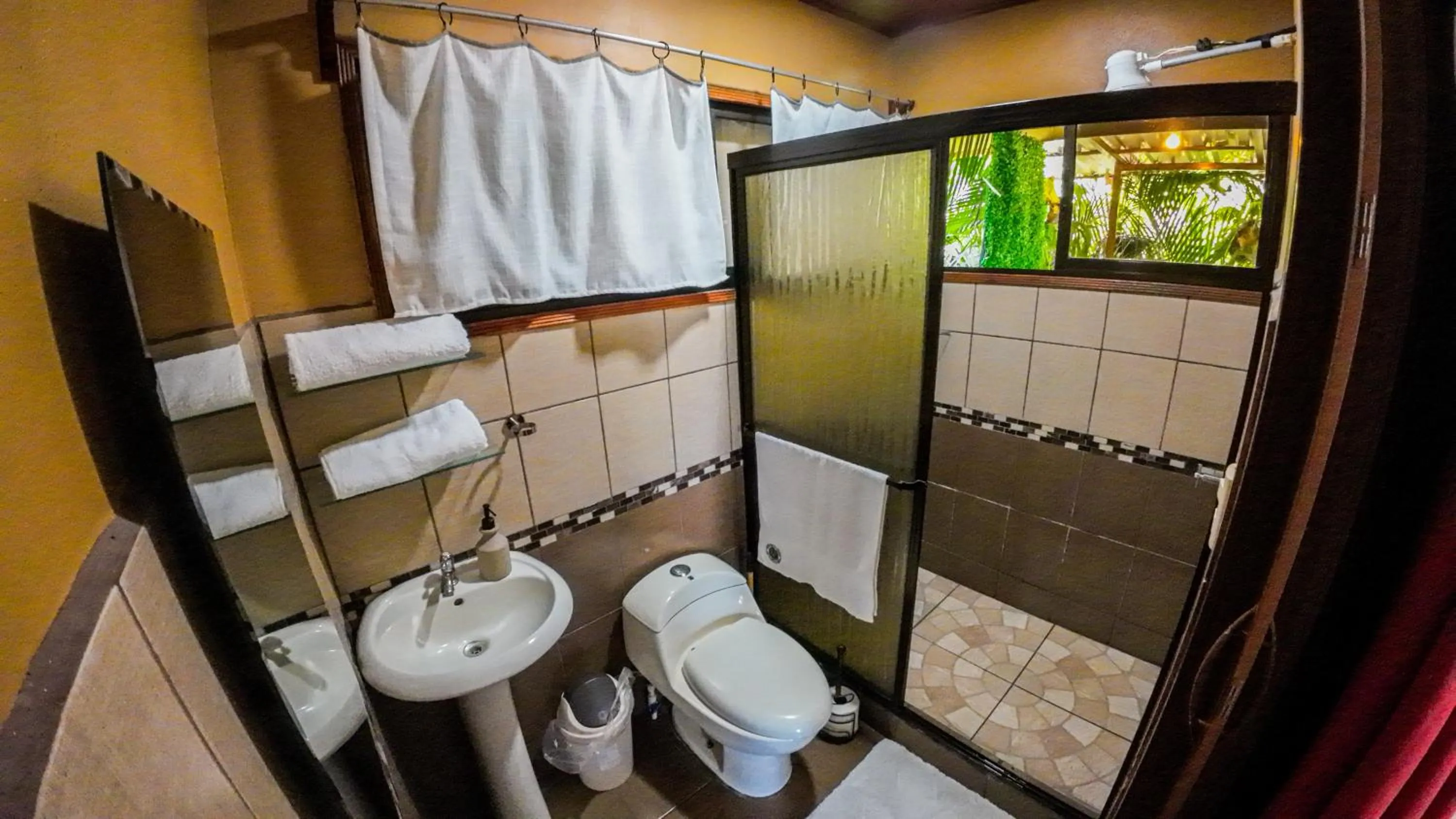 Bathroom in Bungalows Las Iguanas Arenal Volcano