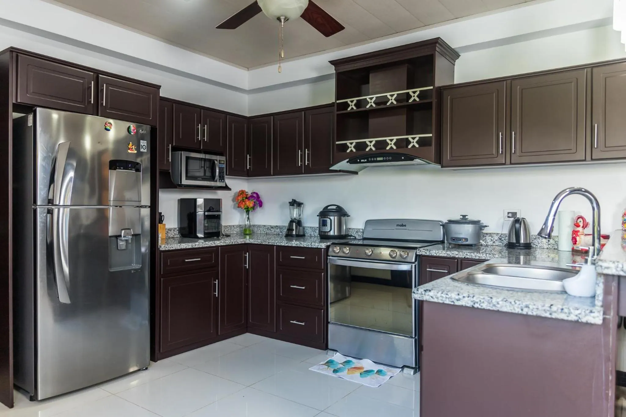 Kitchen or kitchenette in Bungalows Las Iguanas Arenal Volcano