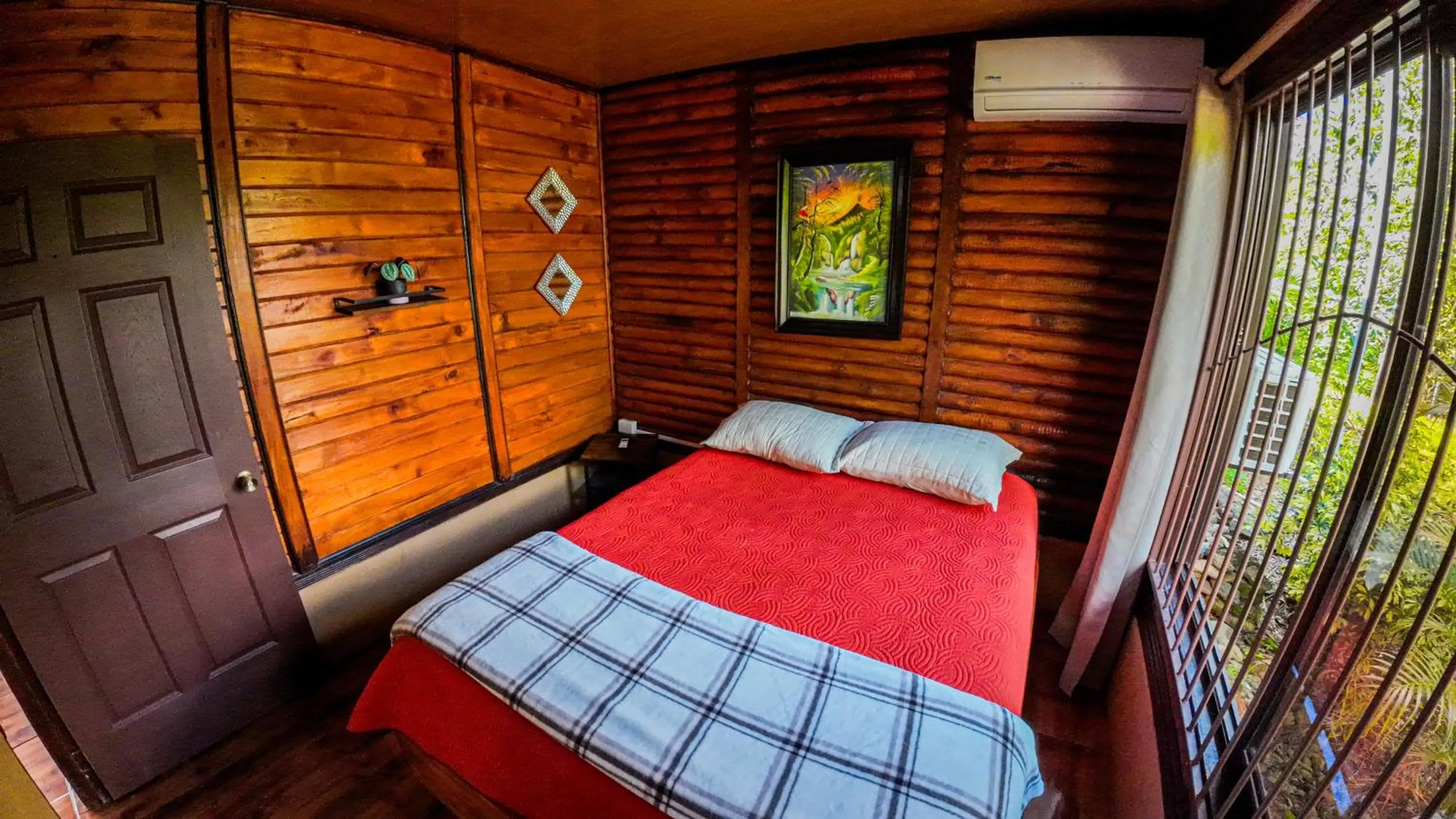 Bed in Bungalows Las Iguanas Arenal Volcano