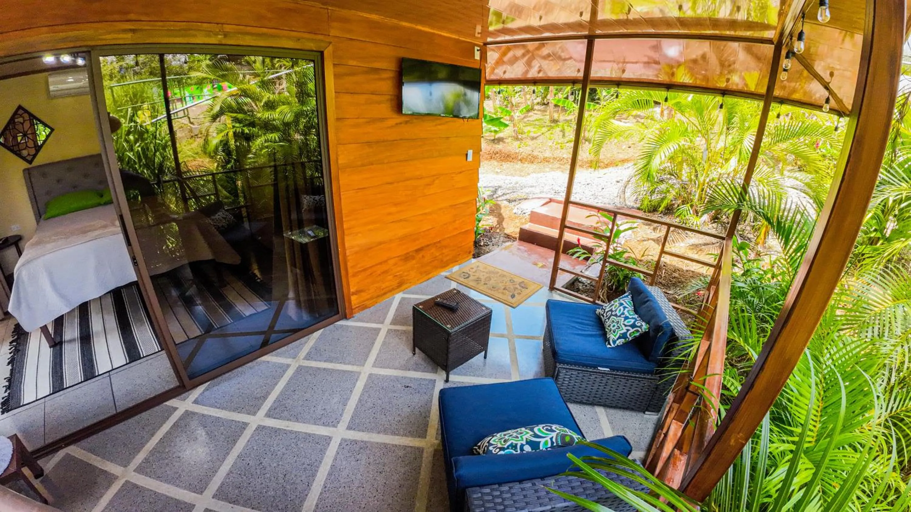 Photo of the whole room in Bungalows Las Iguanas Arenal Volcano