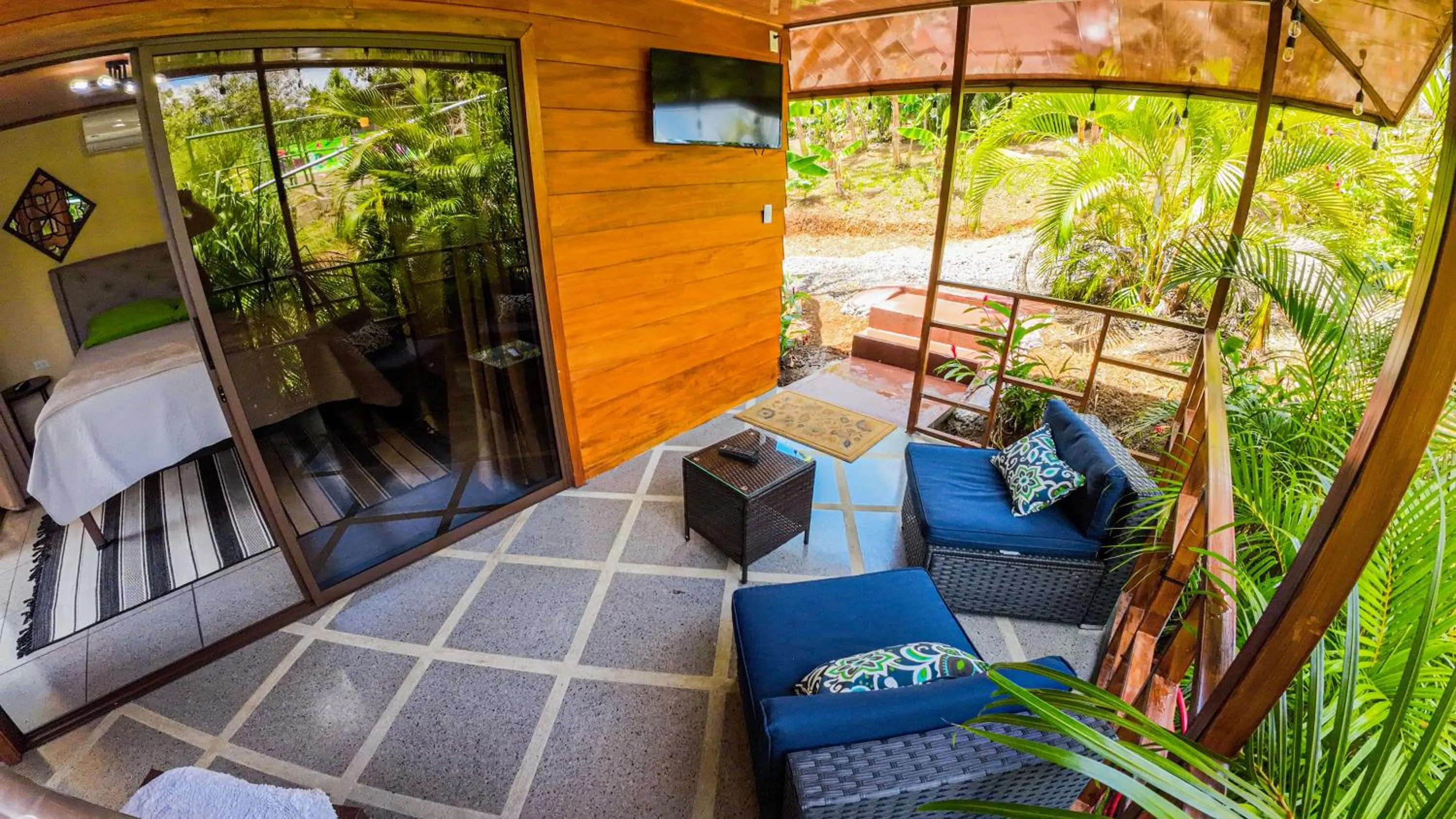 Photo of the whole room in Bungalows Las Iguanas Arenal Volcano