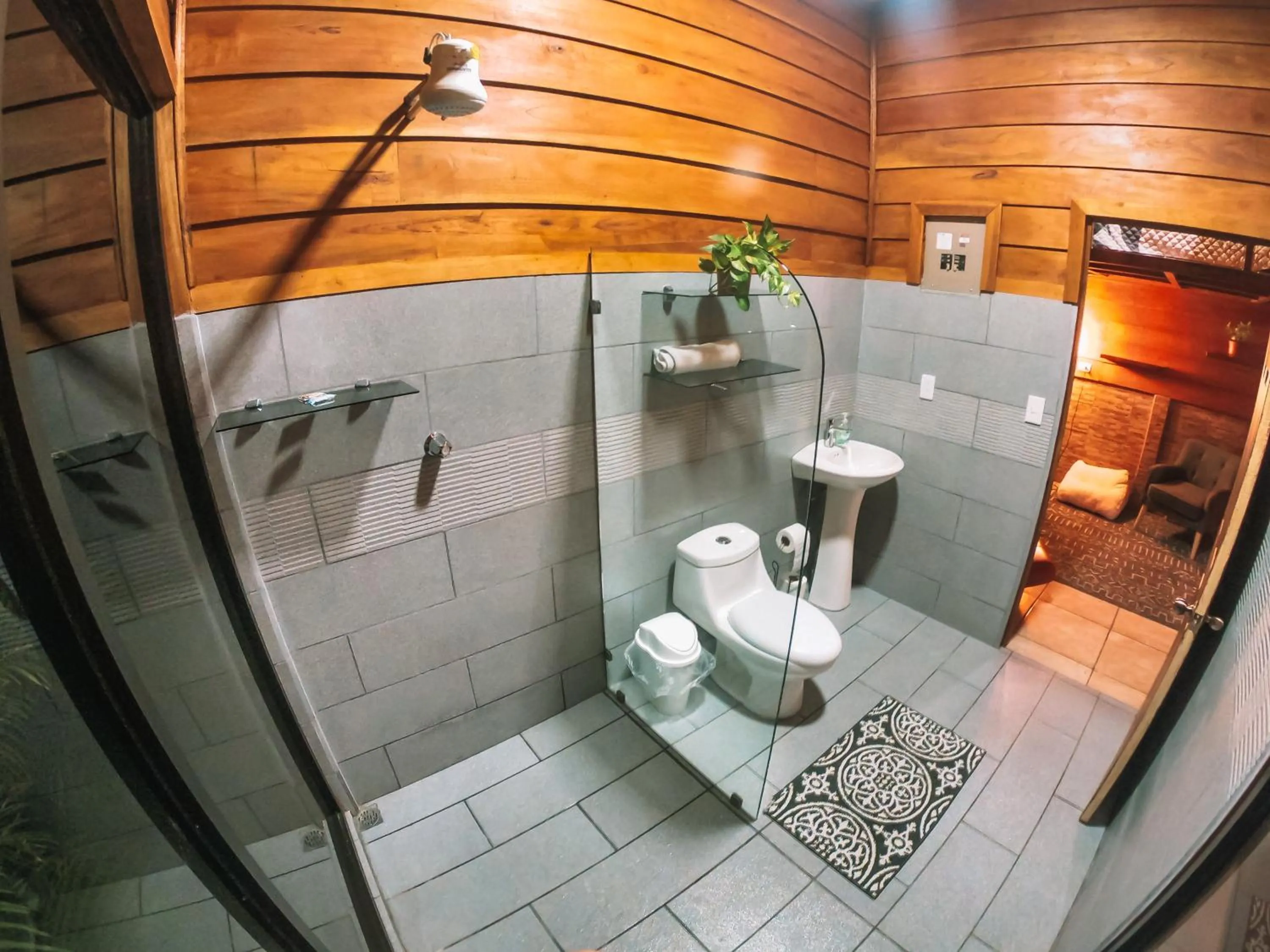 Shower in Bungalows Las Iguanas Arenal Volcano