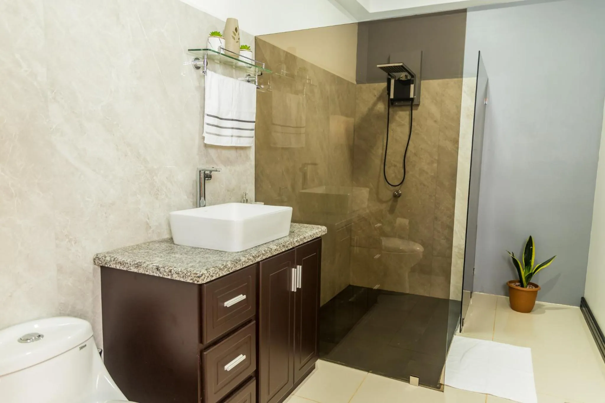 Bathroom in Bungalows Las Iguanas Arenal Volcano