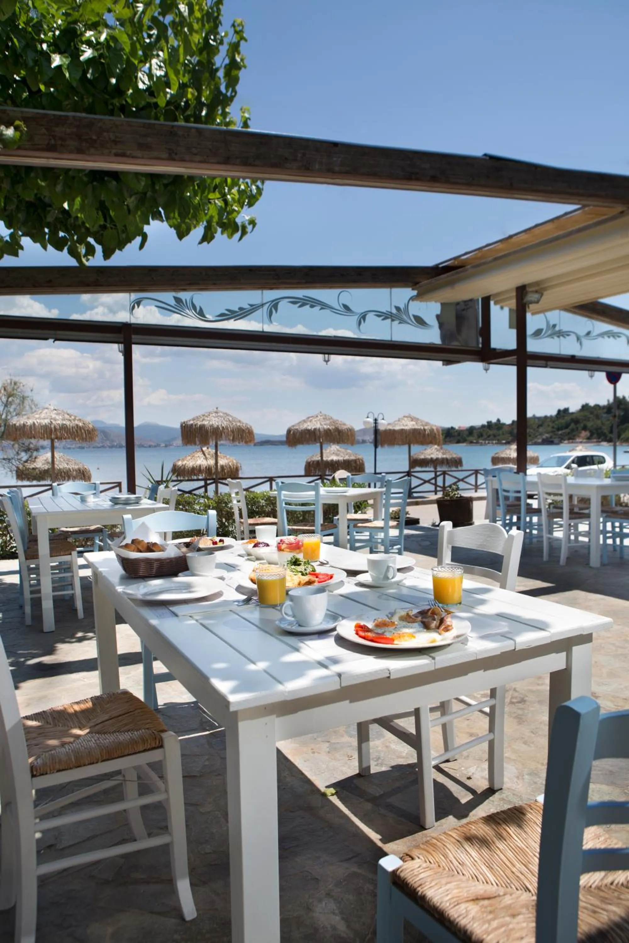 Restaurant/places to eat in Almira Mare