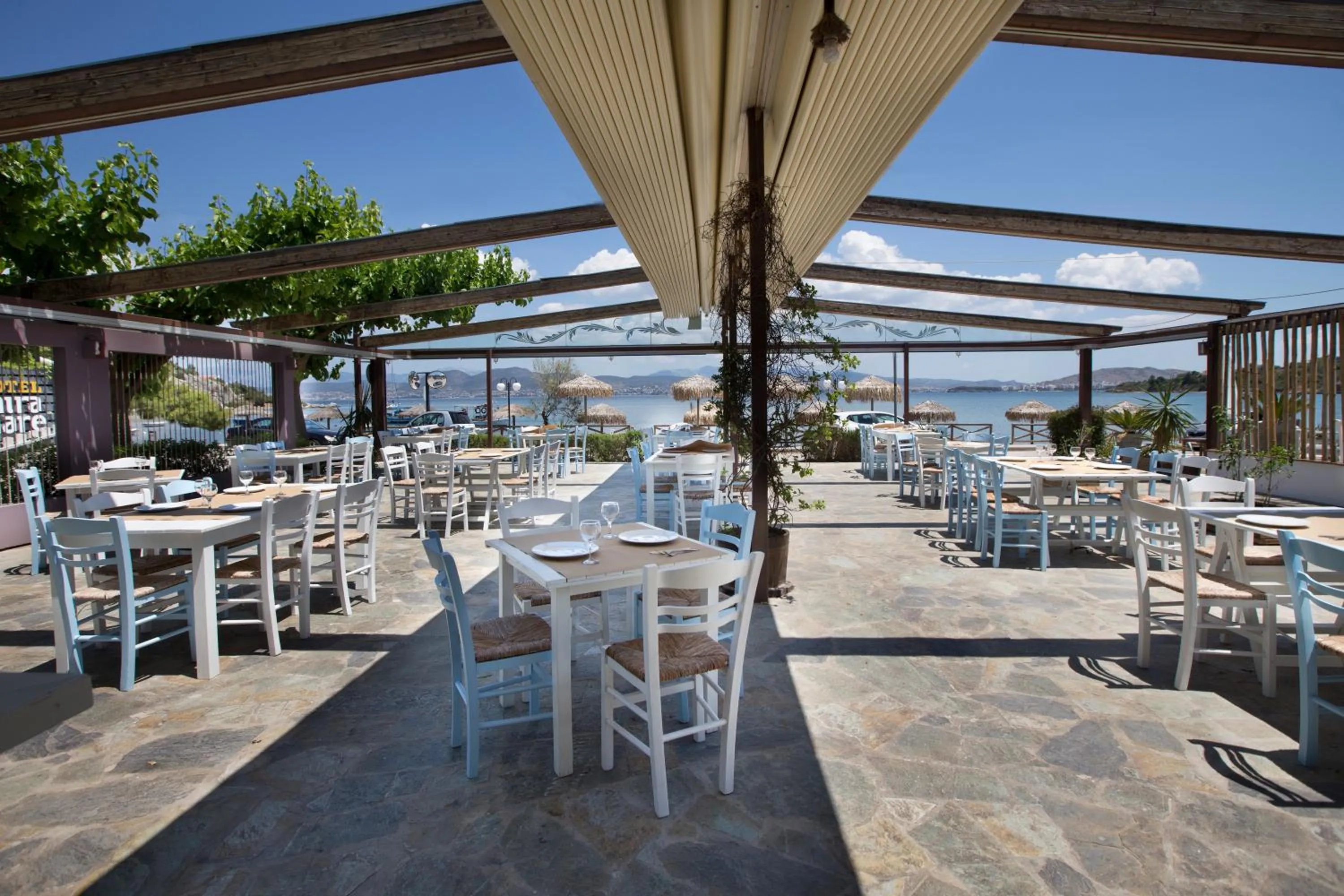 Restaurant/places to eat in Almira Mare