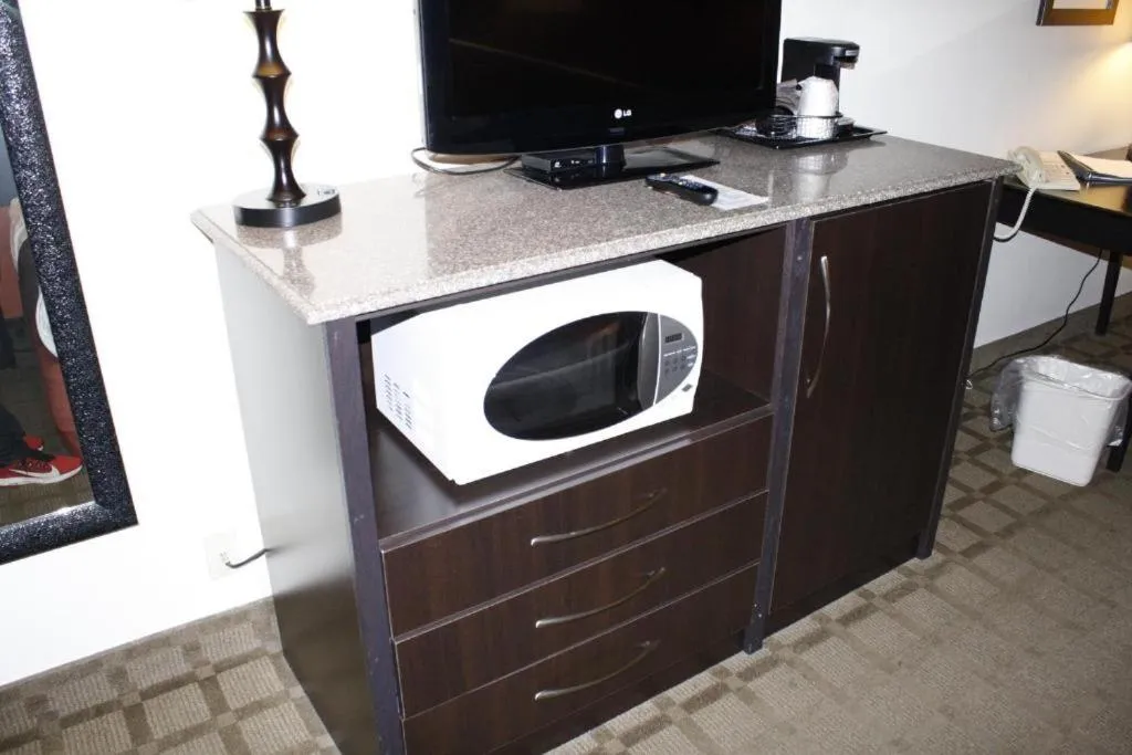 TV and multimedia in Riverfront Hotel