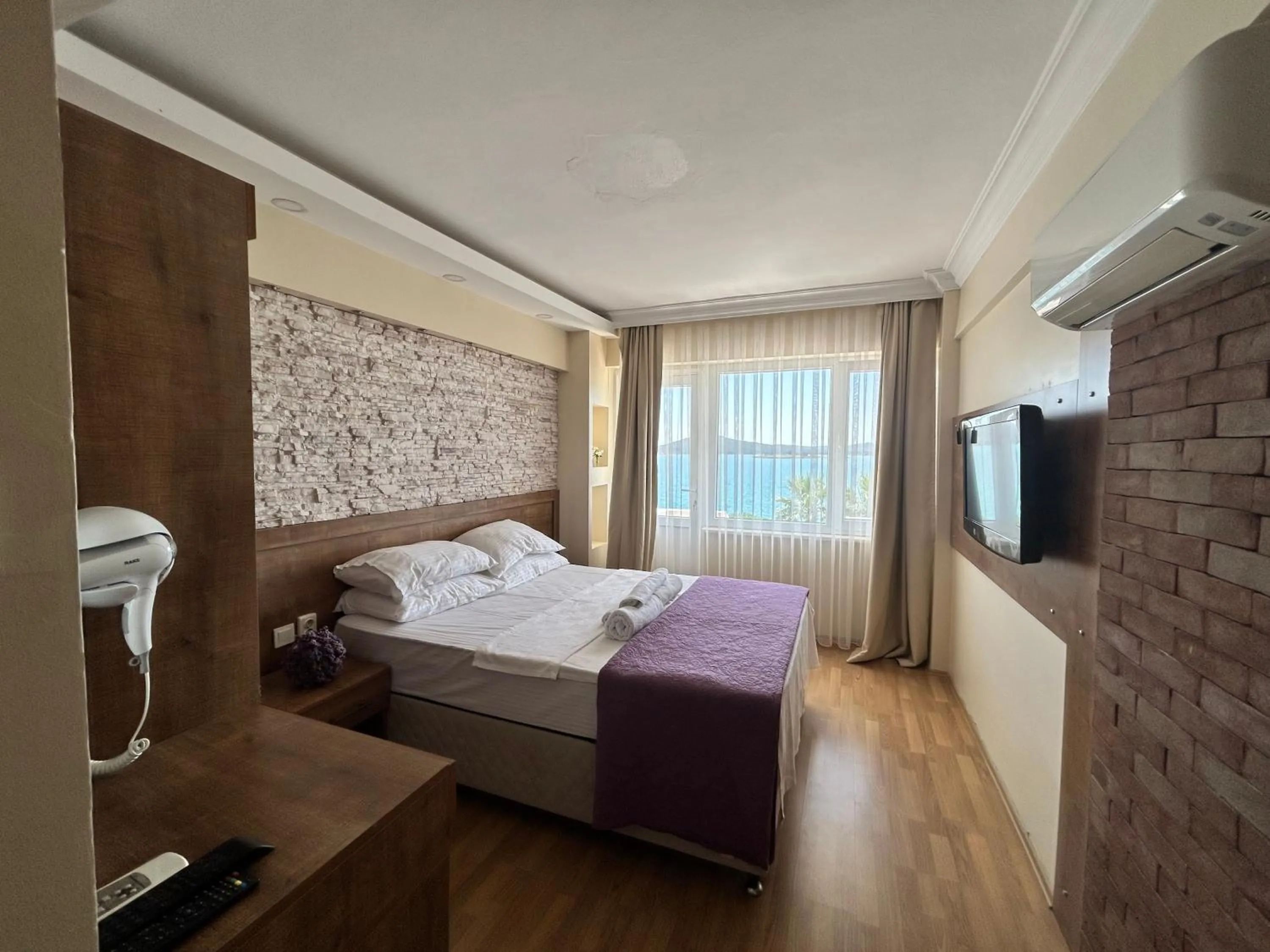 Double or Twin Room with Partial Sea View in cunda panorama otel