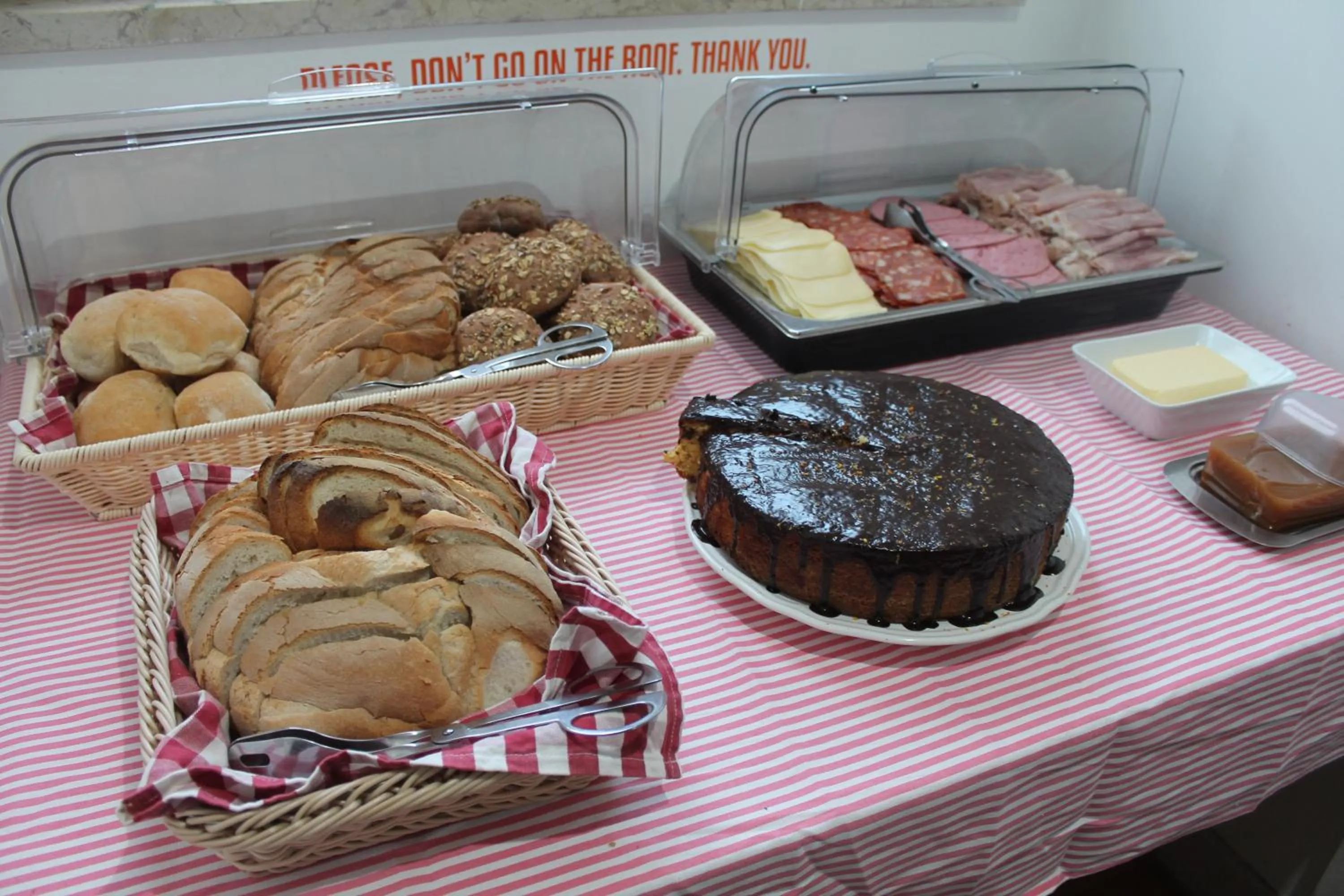 Breakfast in Inn Possible Lisbon Hostel