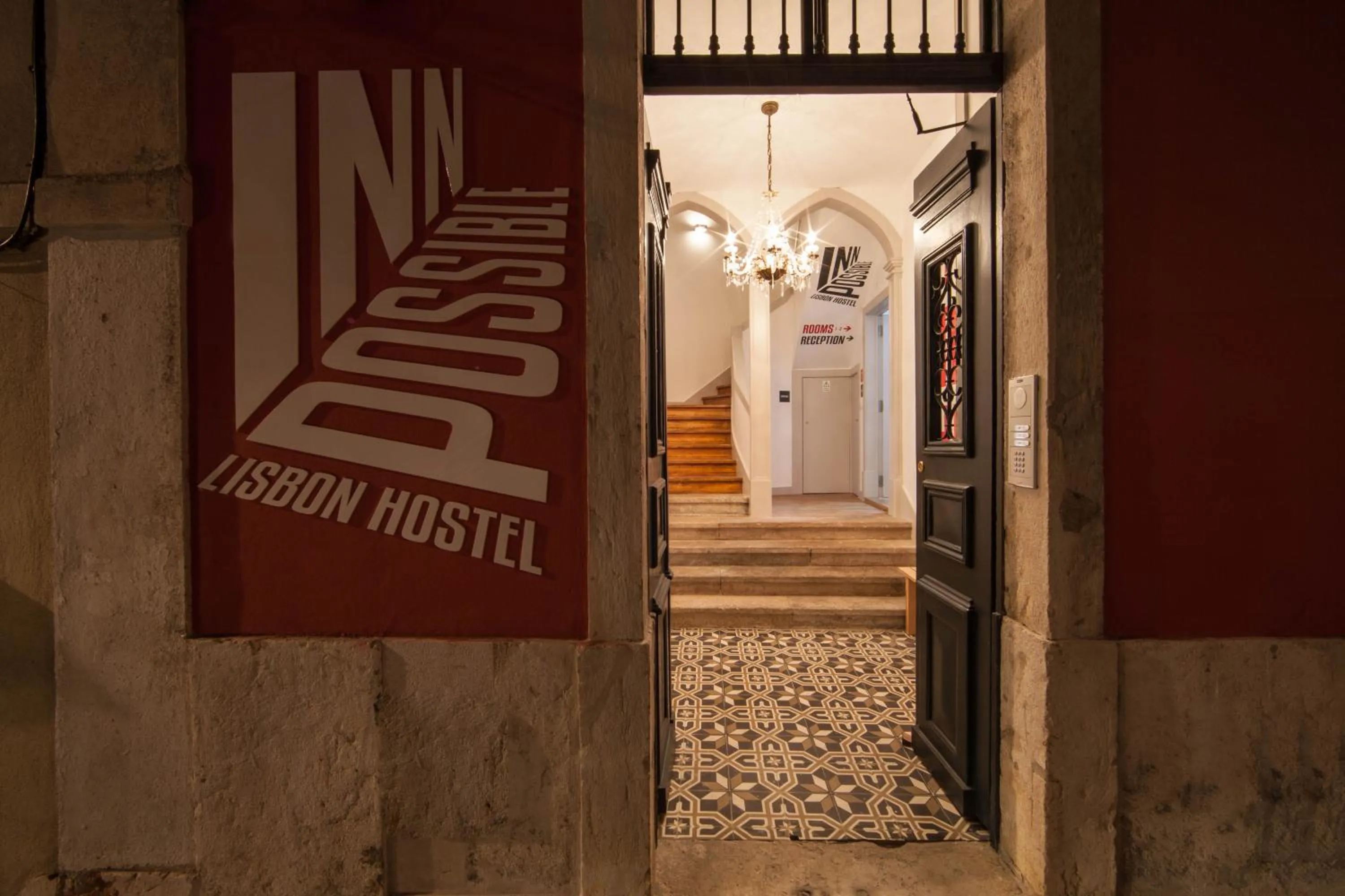 Facade/entrance in Inn Possible Lisbon Hostel