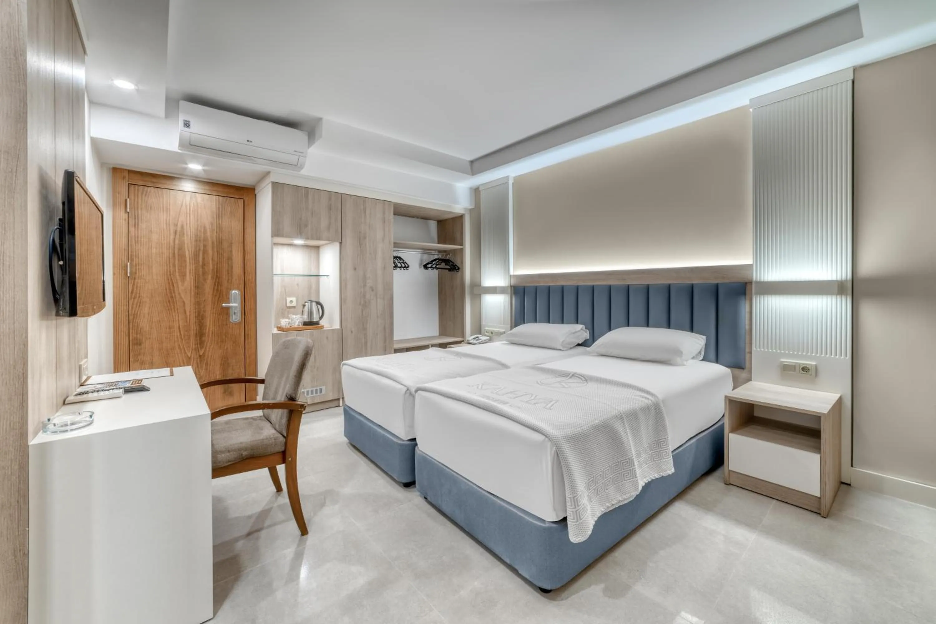 Photo of the whole room, Bed in Kahya Hotel