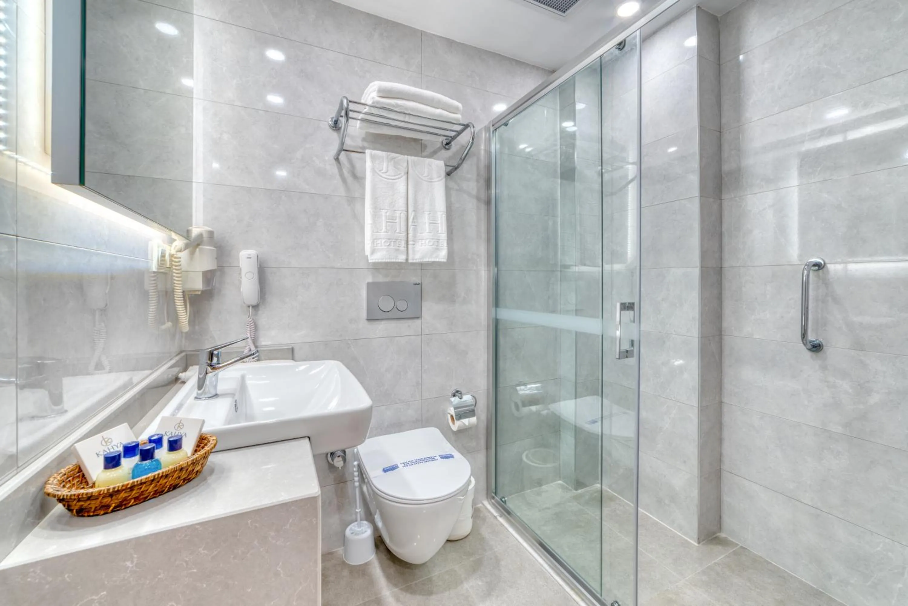 Bathroom in Kahya Hotel