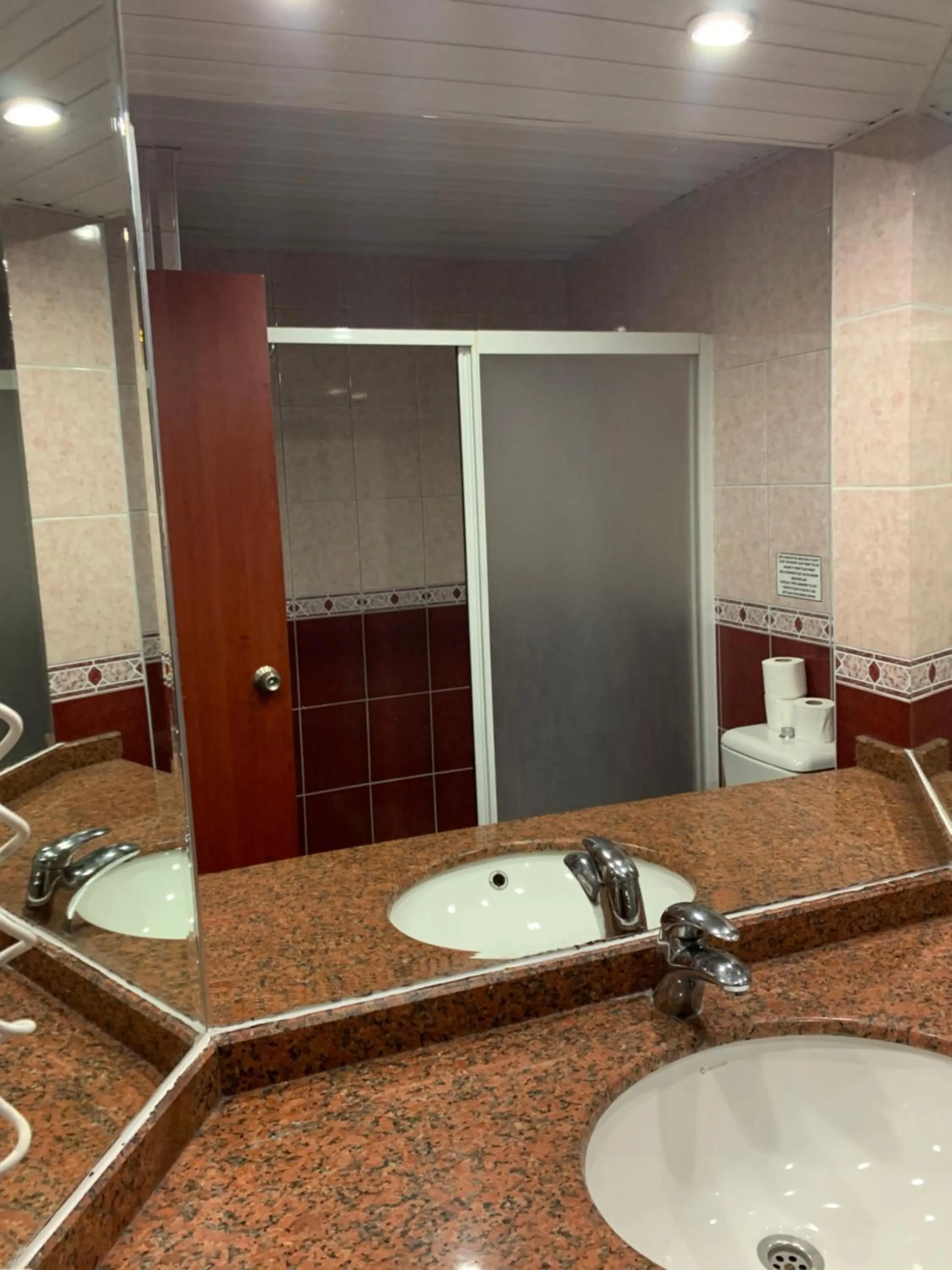 Shower in Wasa Hotel