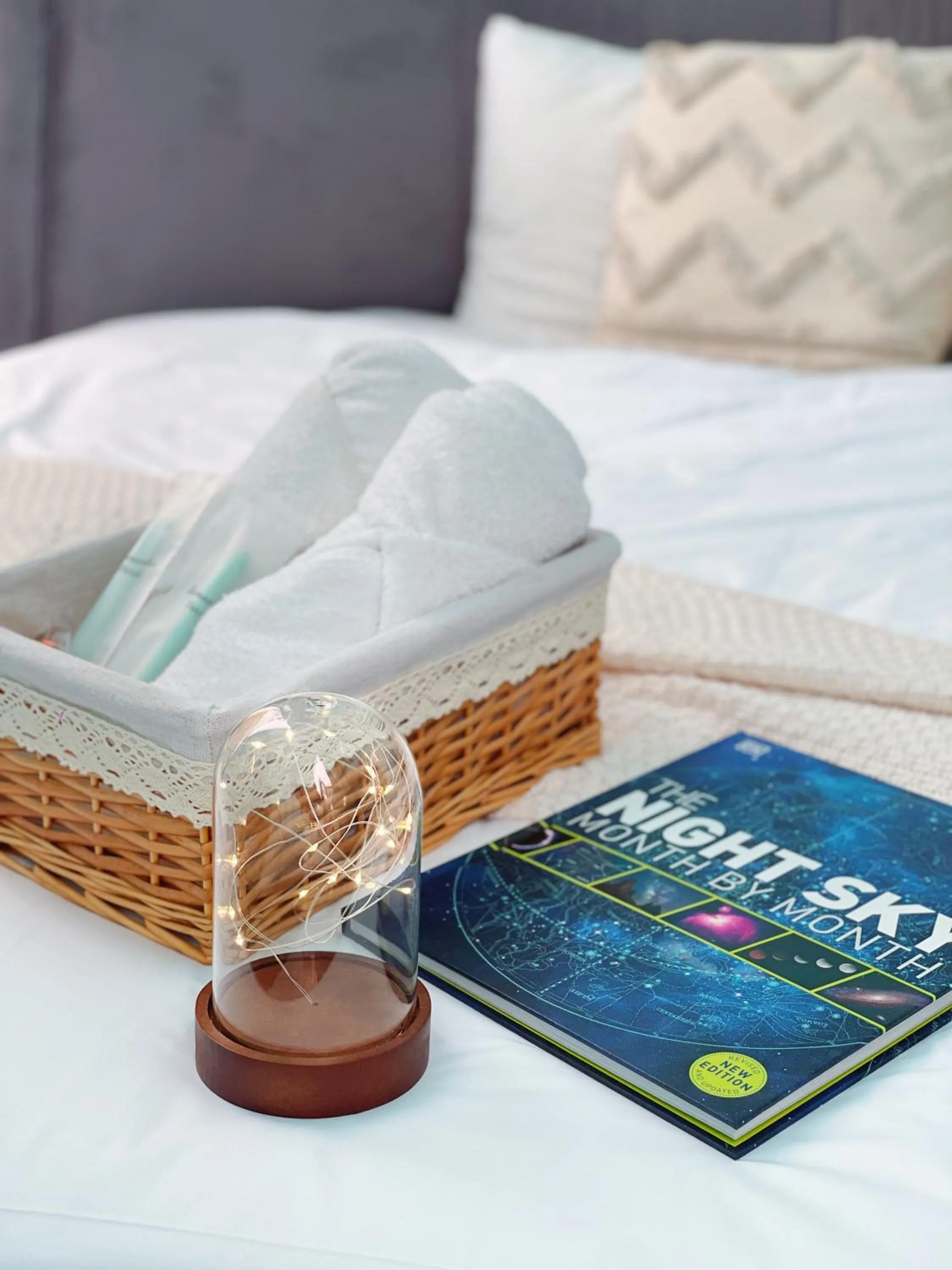 Bed in Stellar GoldenHill Cameron