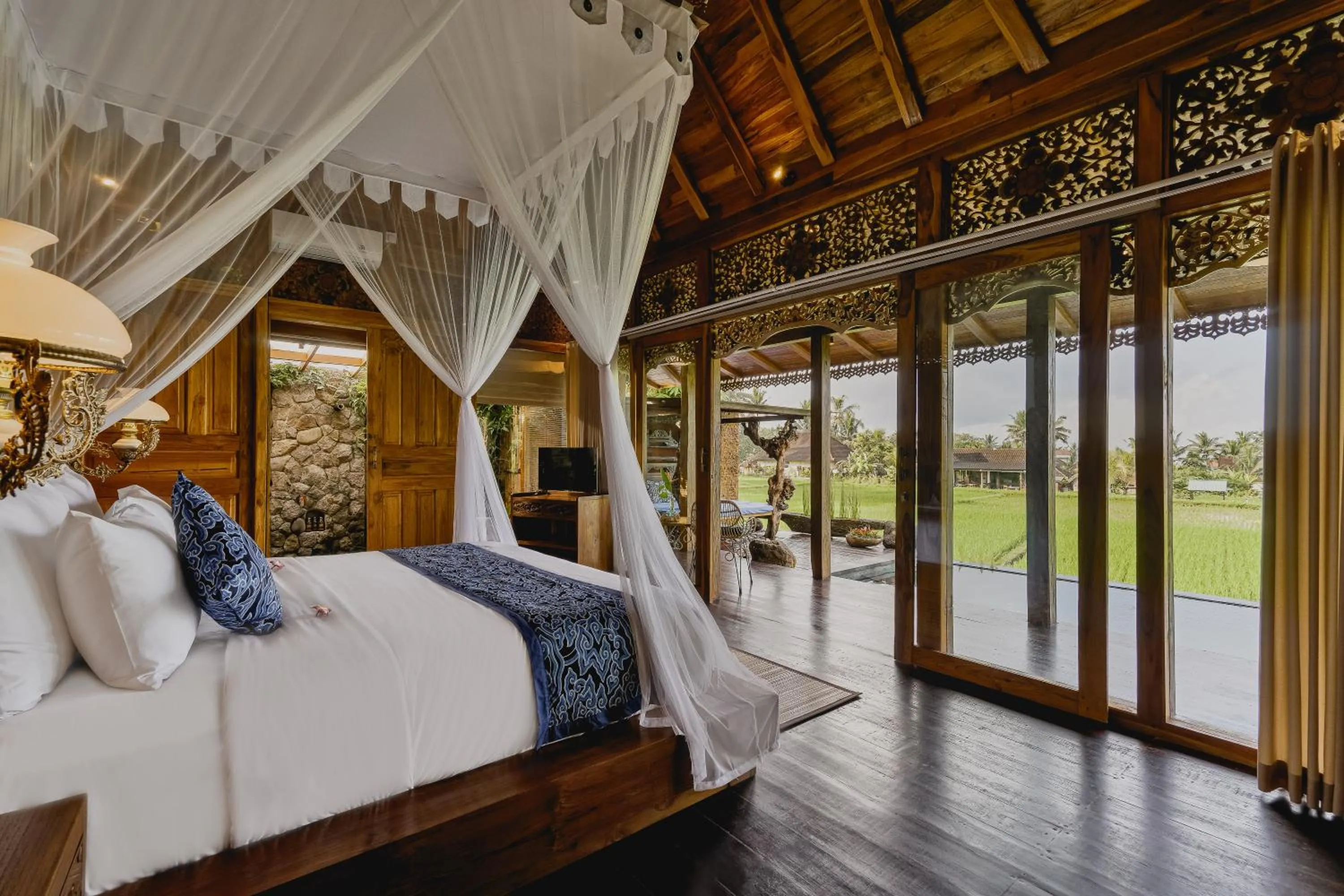 Bed in Airsania Ubud Antique Villas