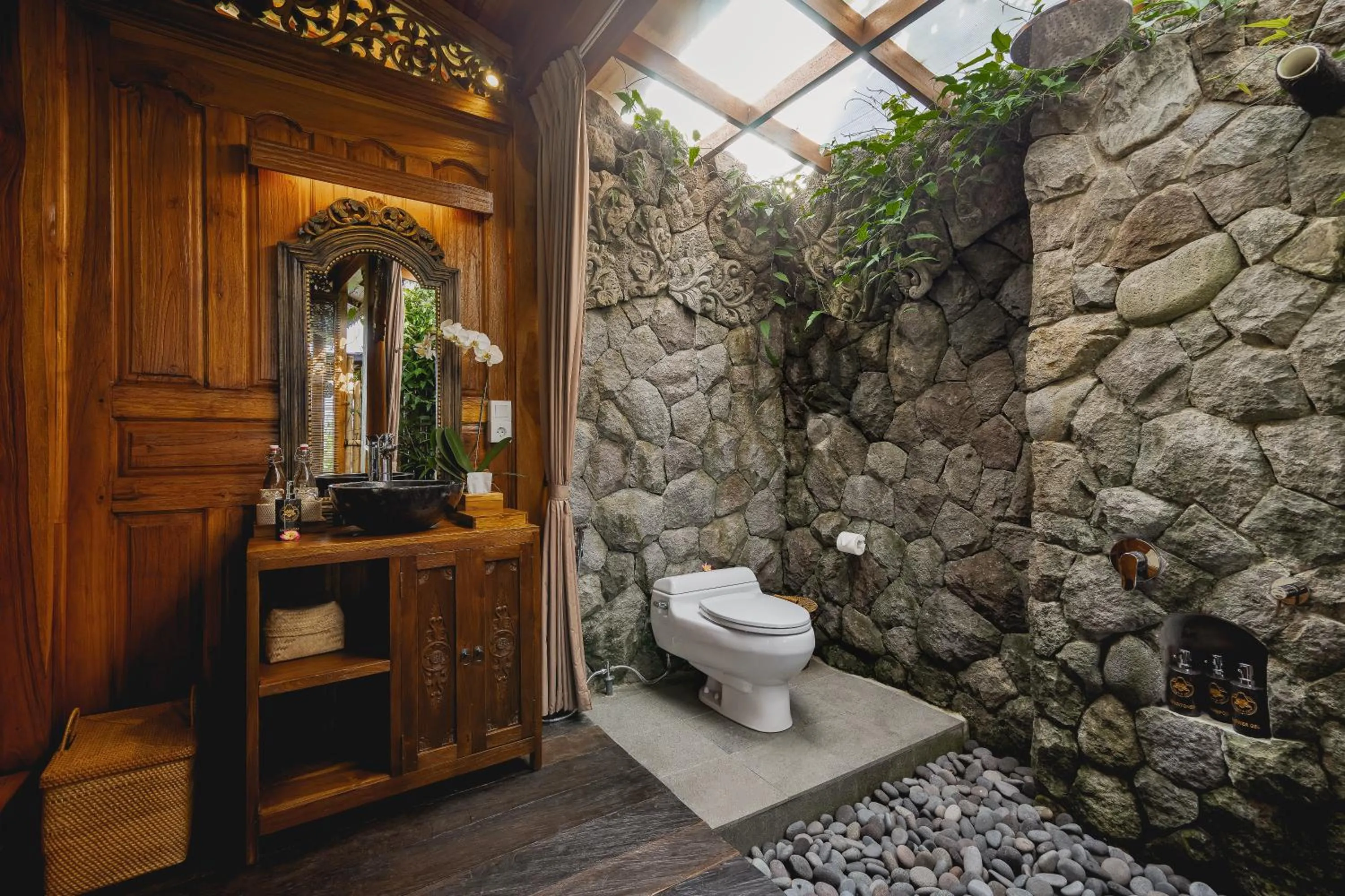 Bathroom in Airsania Ubud Antique Villas