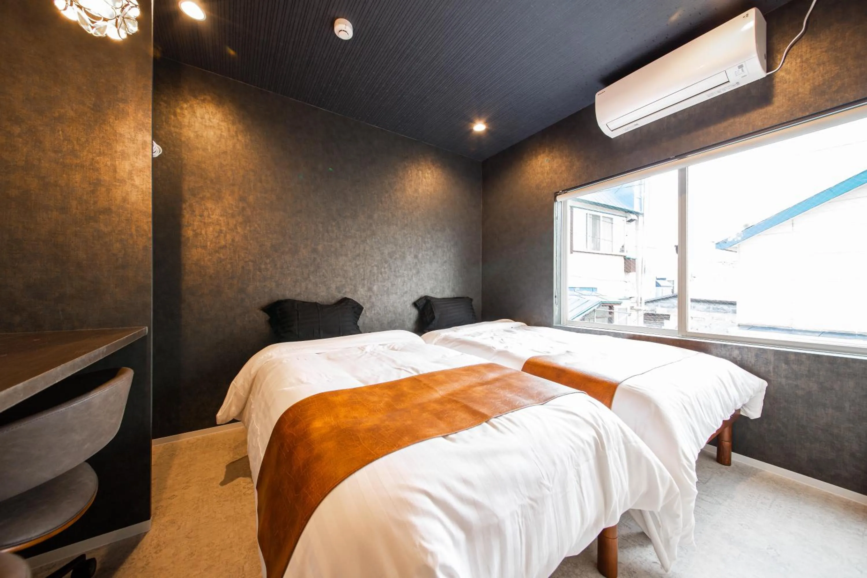 Bed in THE BEEHIVE AIOI