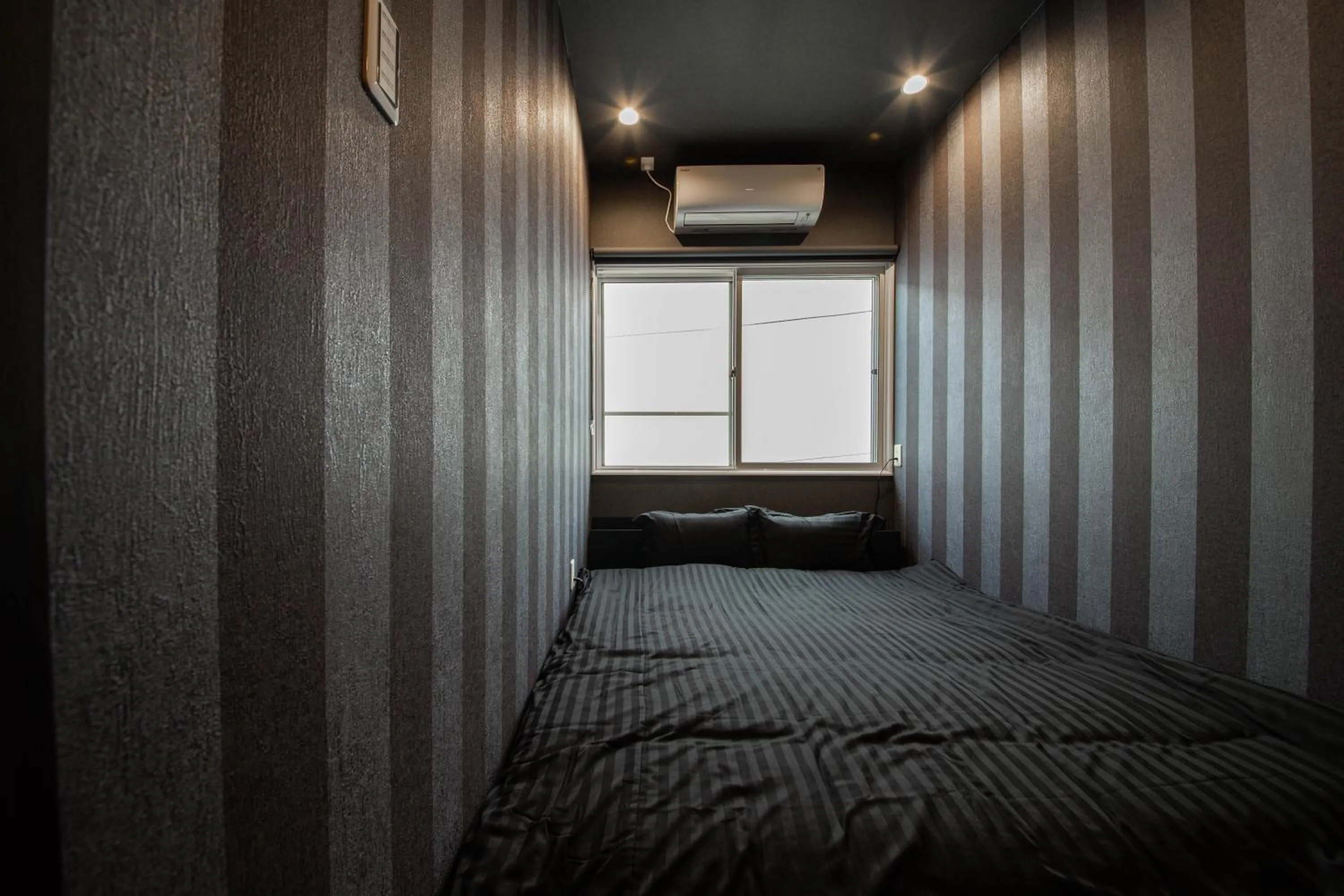 Bed in THE BEEHIVE AIOI