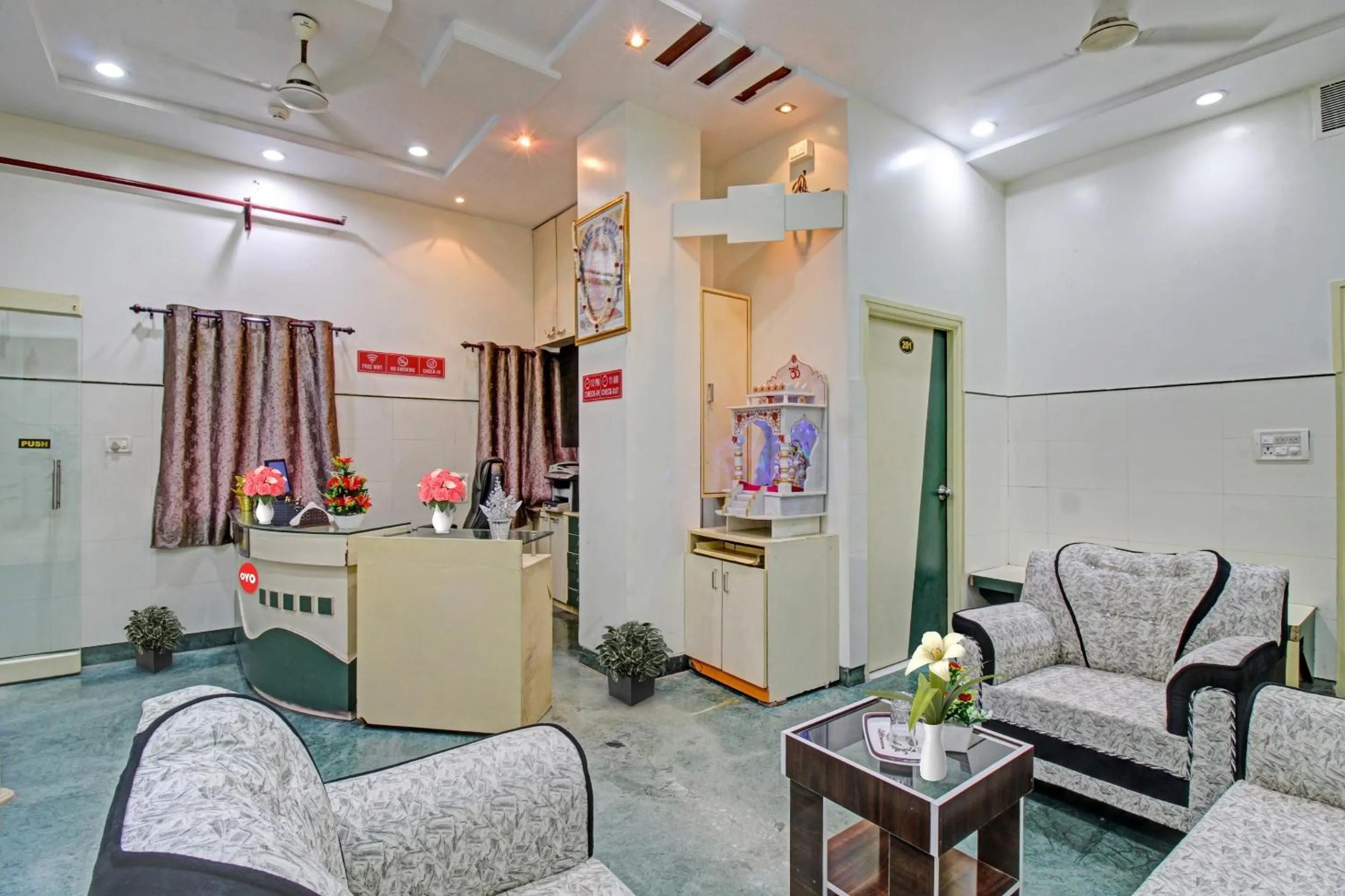 Lobby or reception in Hotel O Sunshine Inn