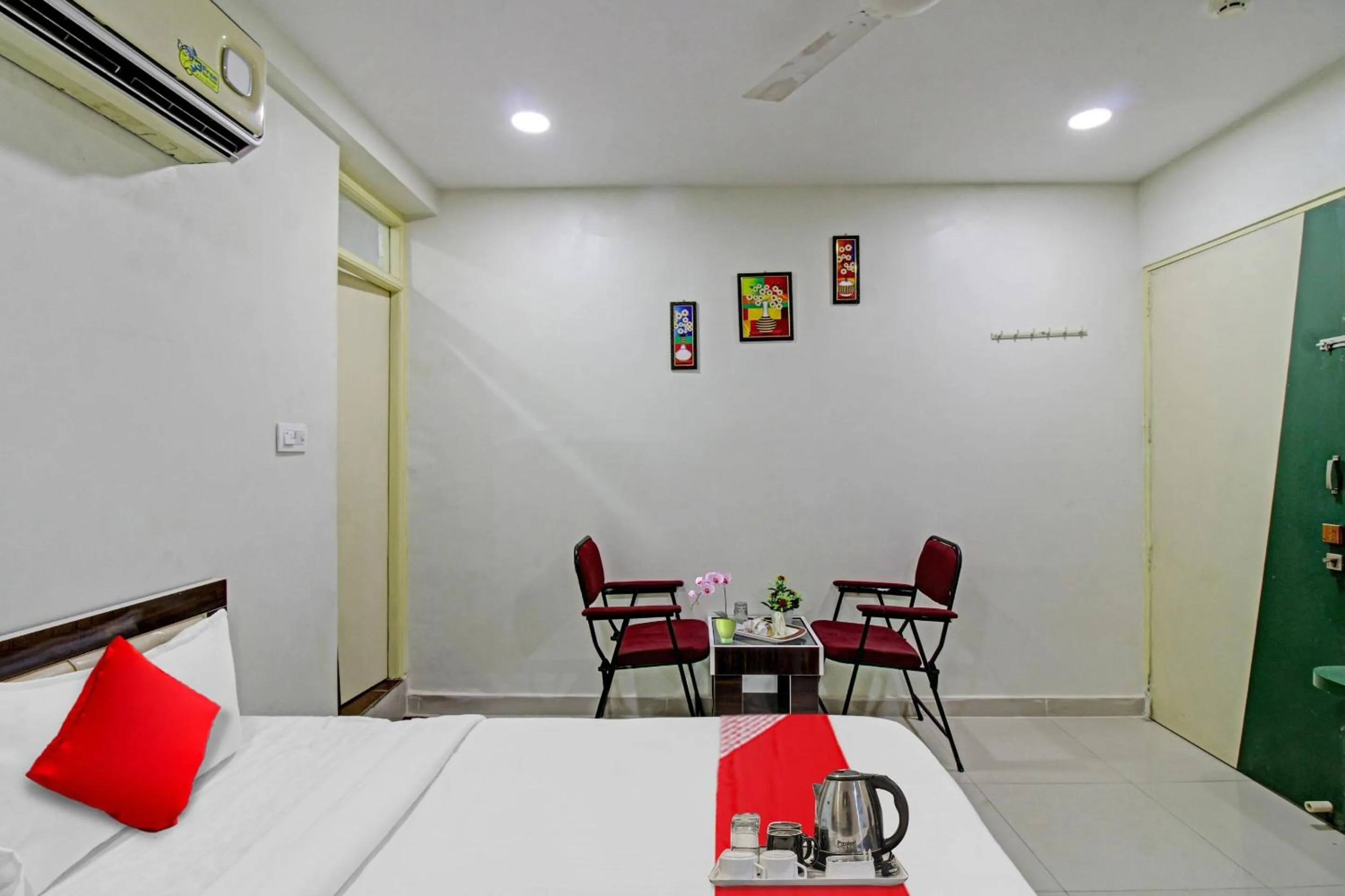 Bedroom in Hotel O Sunshine Inn