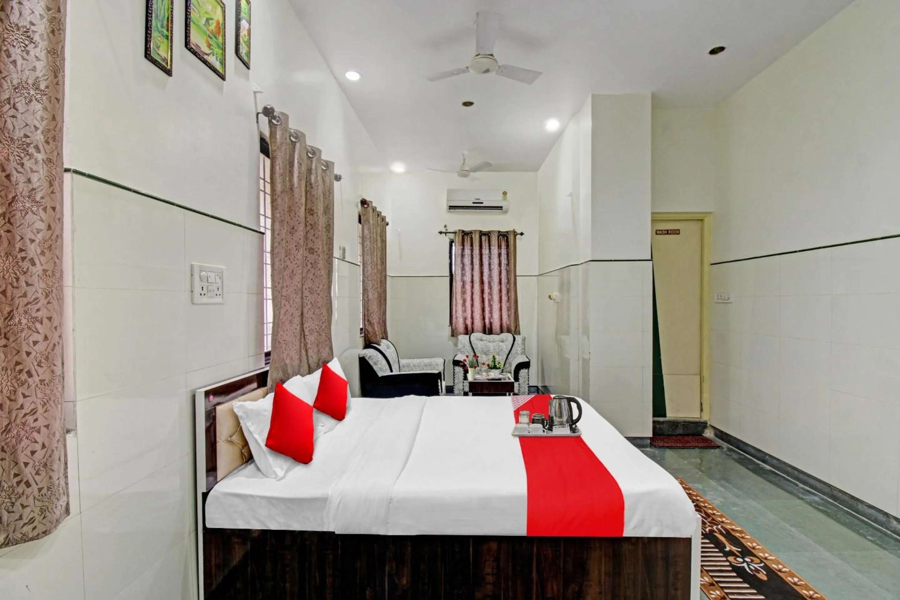 Bedroom, Bed in Hotel O Sunshine Inn