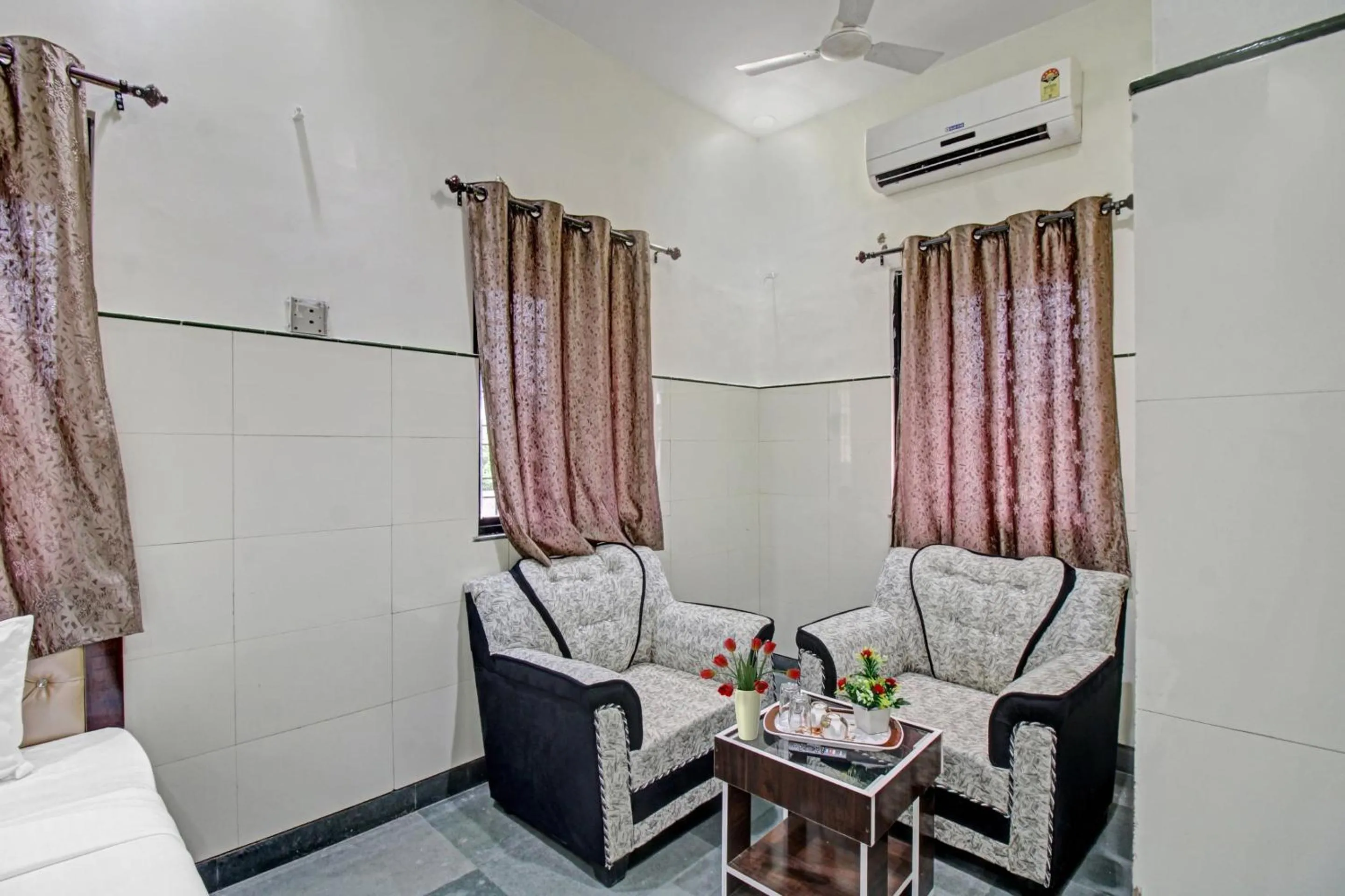 Bedroom in Hotel O Sunshine Inn