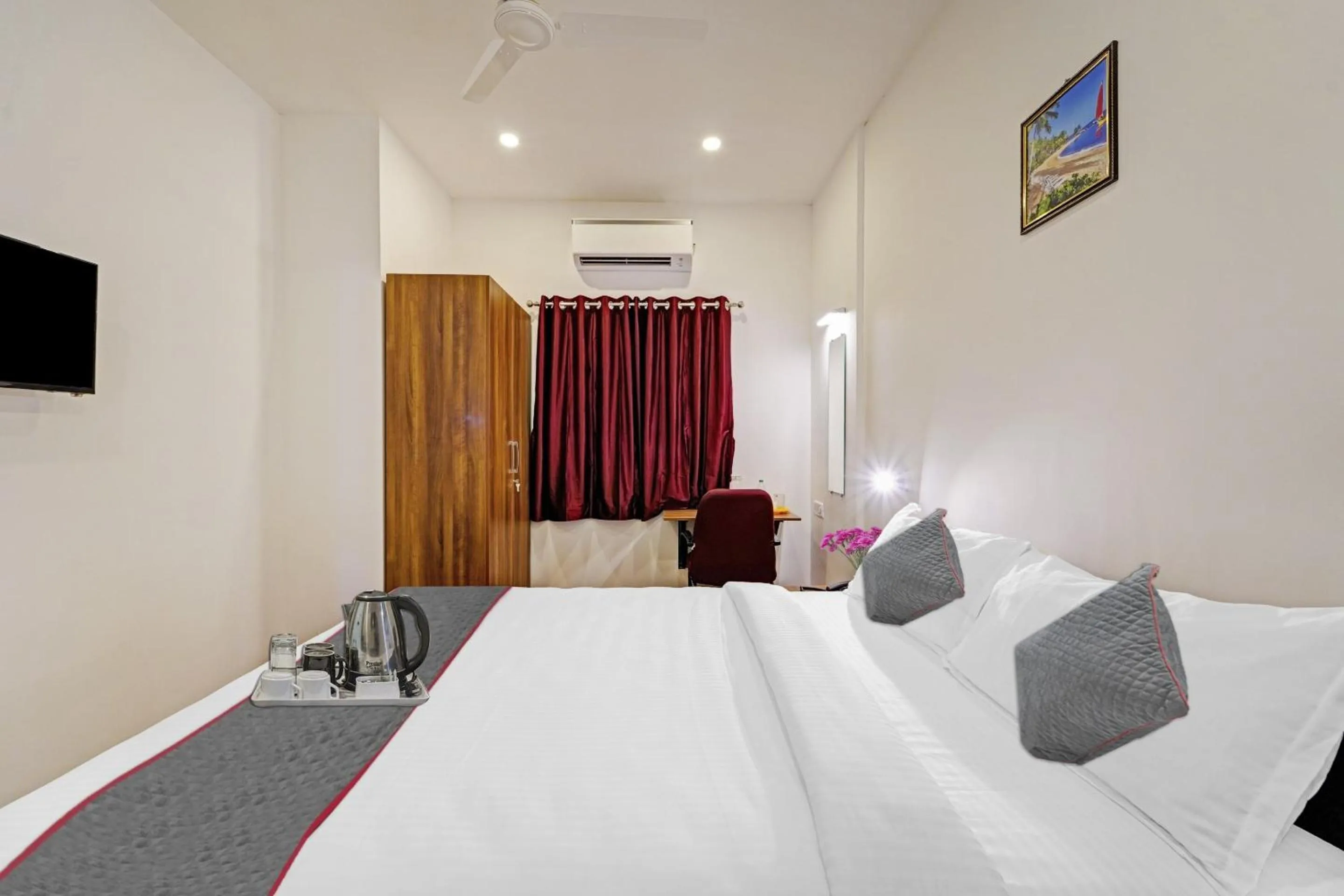 Bedroom, Bed in Super Townhouse ORCHID RESIDENCY Near T.Nagar