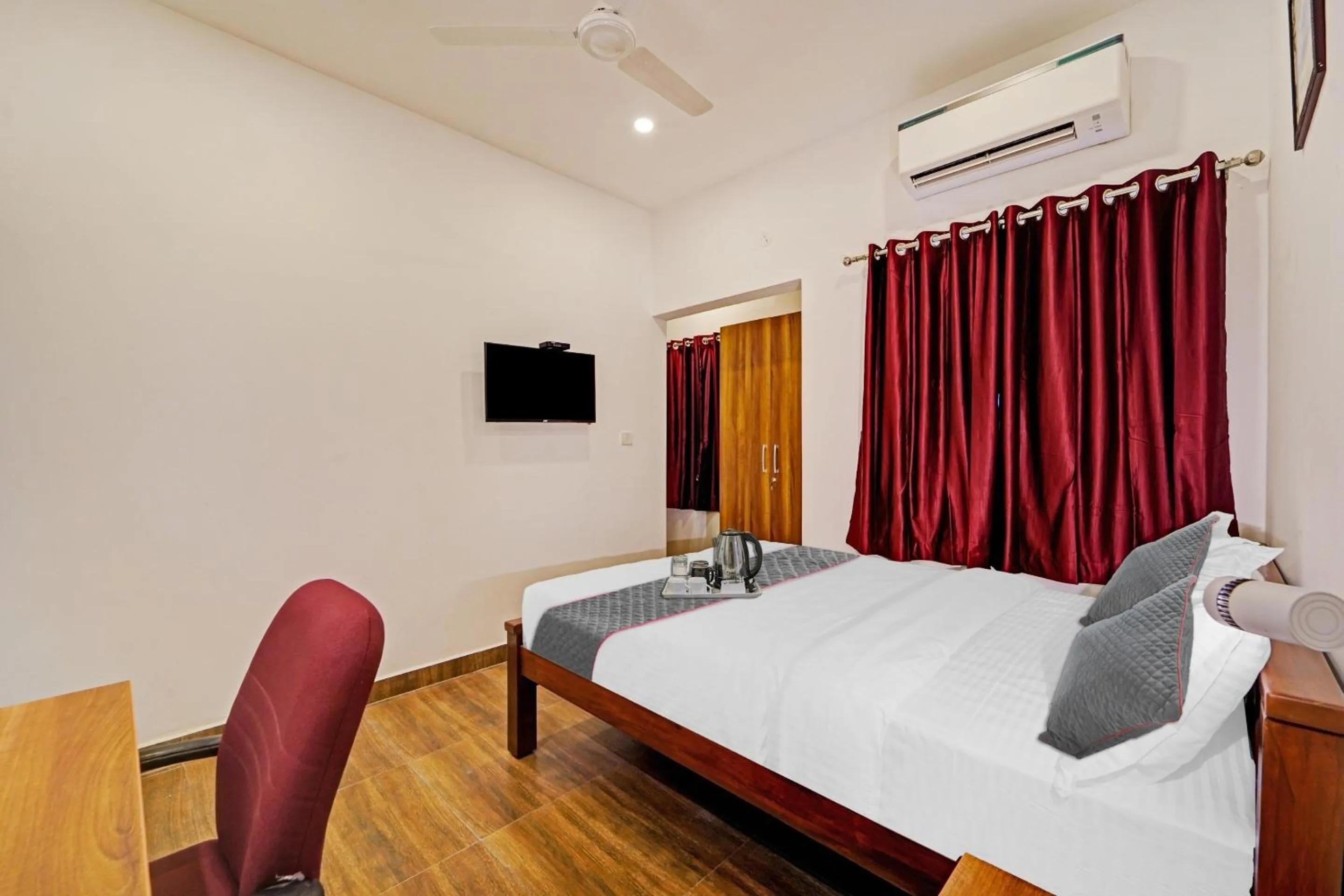 Bedroom, Bed in Super Townhouse ORCHID RESIDENCY Near T.Nagar