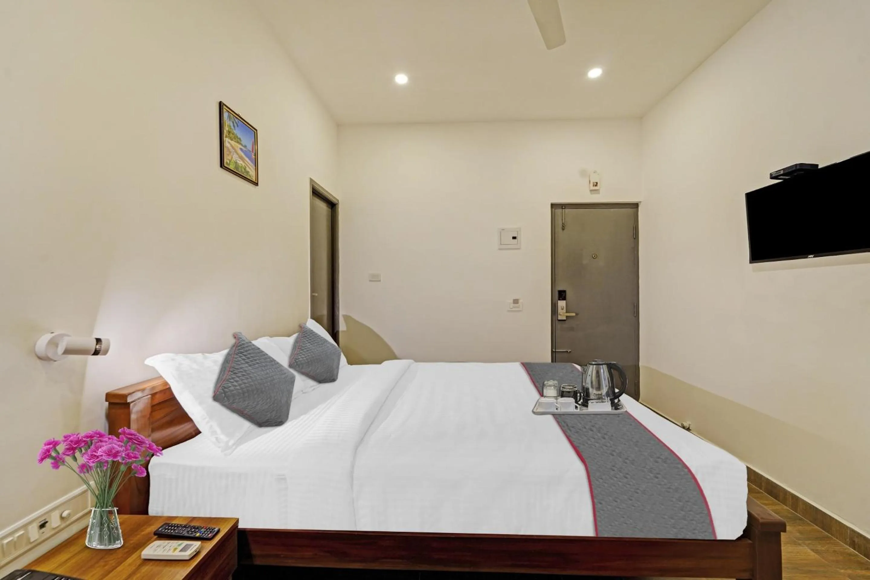 Bedroom, Bed in Super Townhouse ORCHID RESIDENCY Near T.Nagar