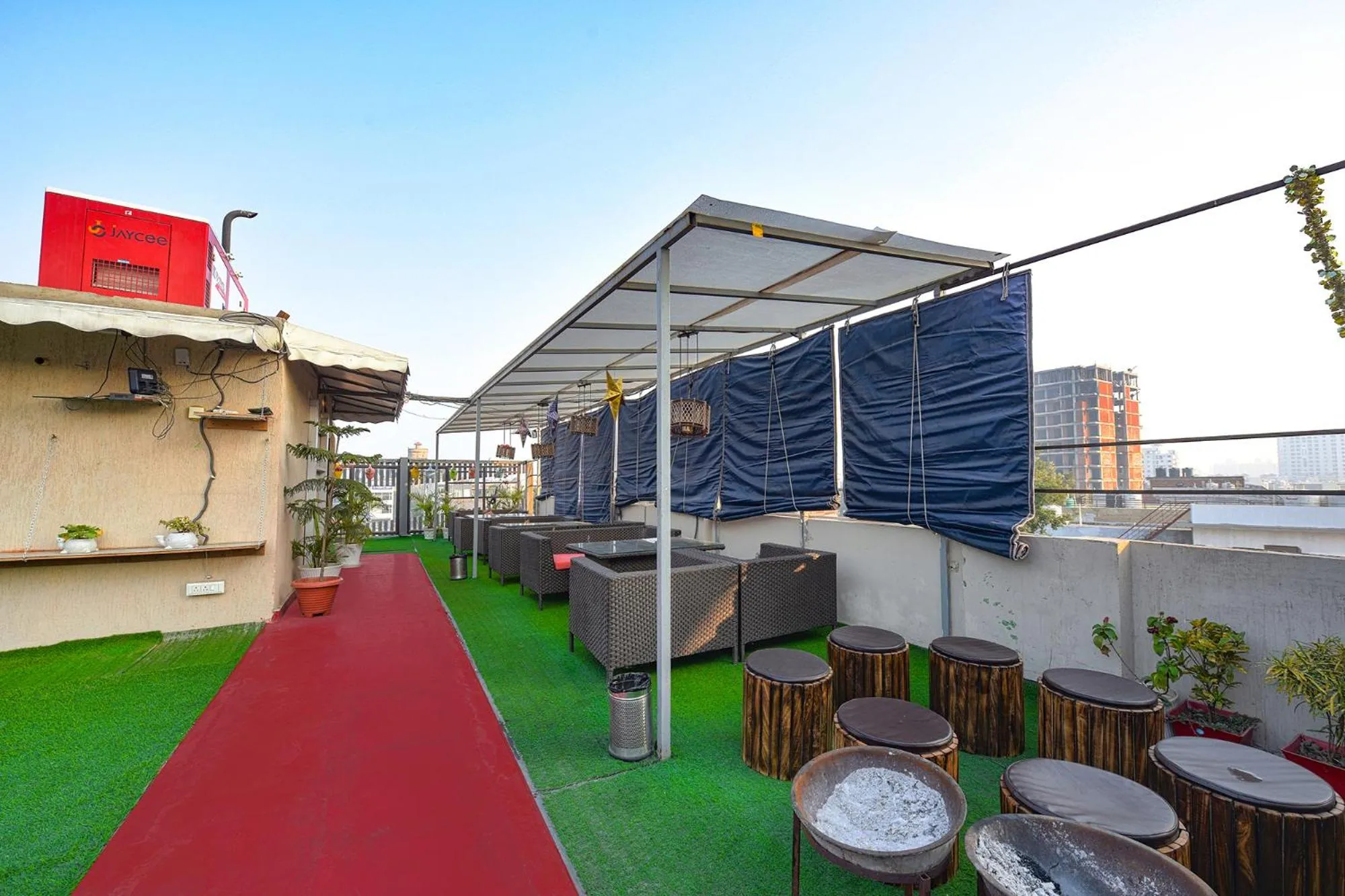 Restaurant/places to eat in FabHotel The Dreams