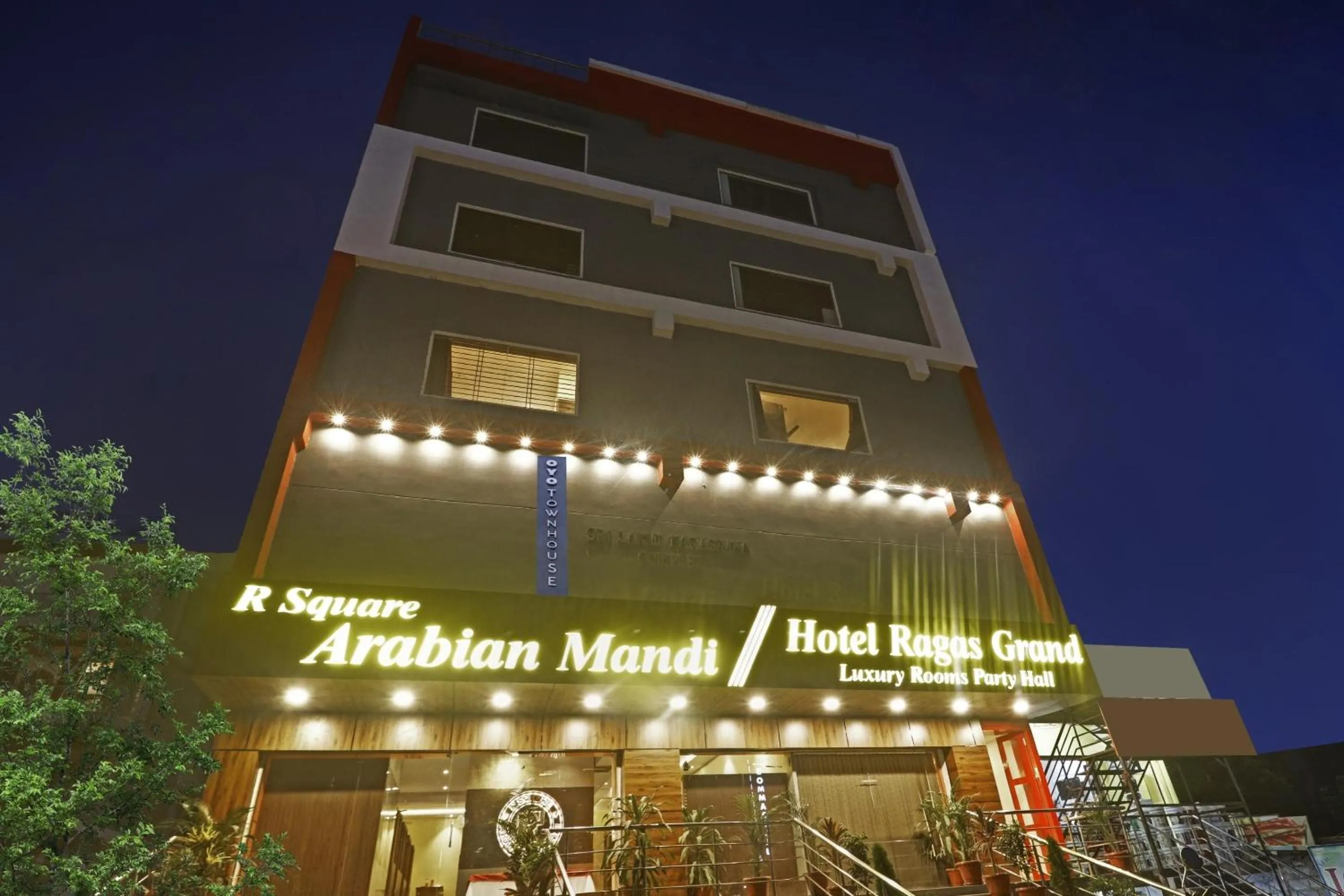 Facade/entrance in Townhouse Ragas Grand