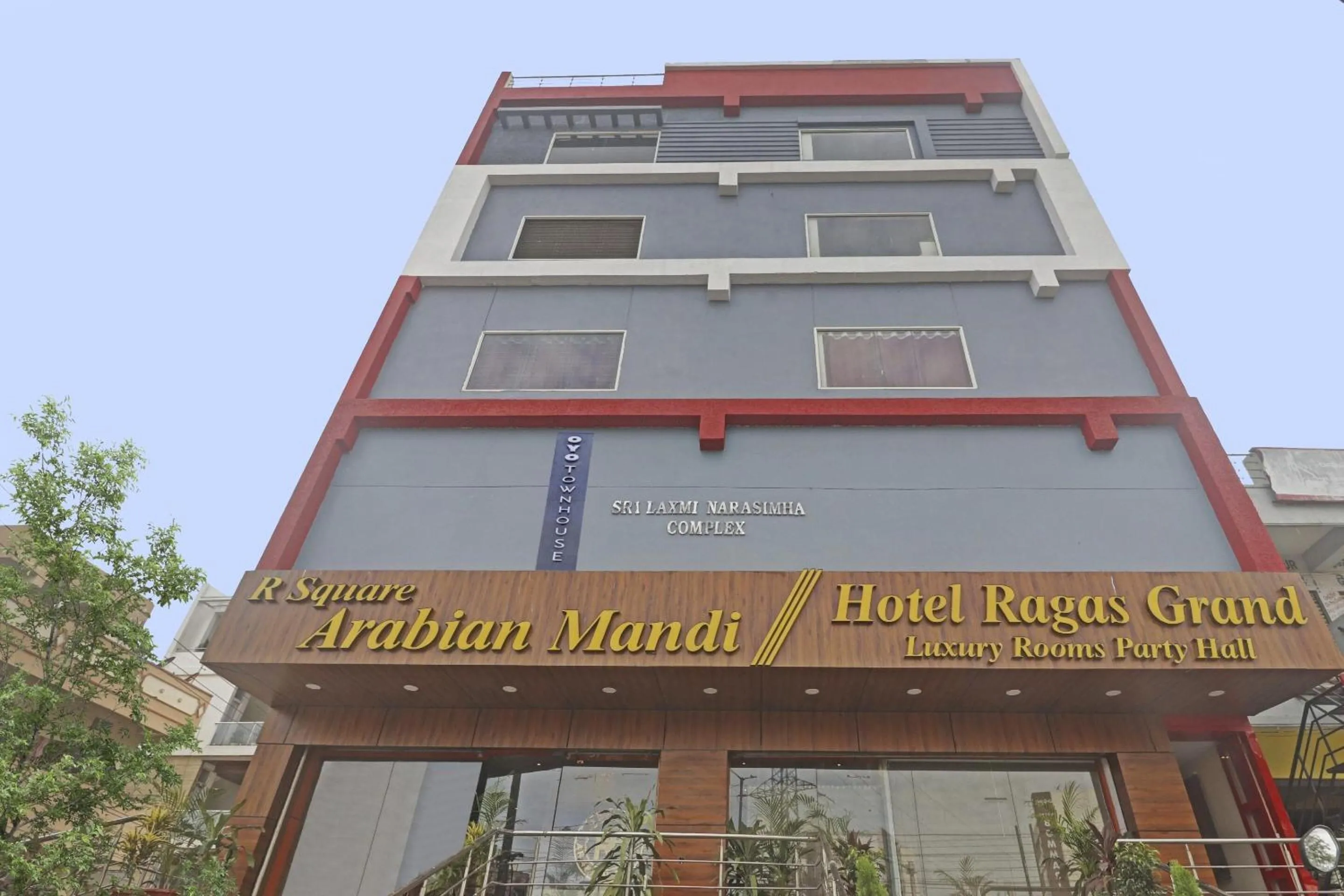 Facade/entrance in Townhouse Ragas Grand