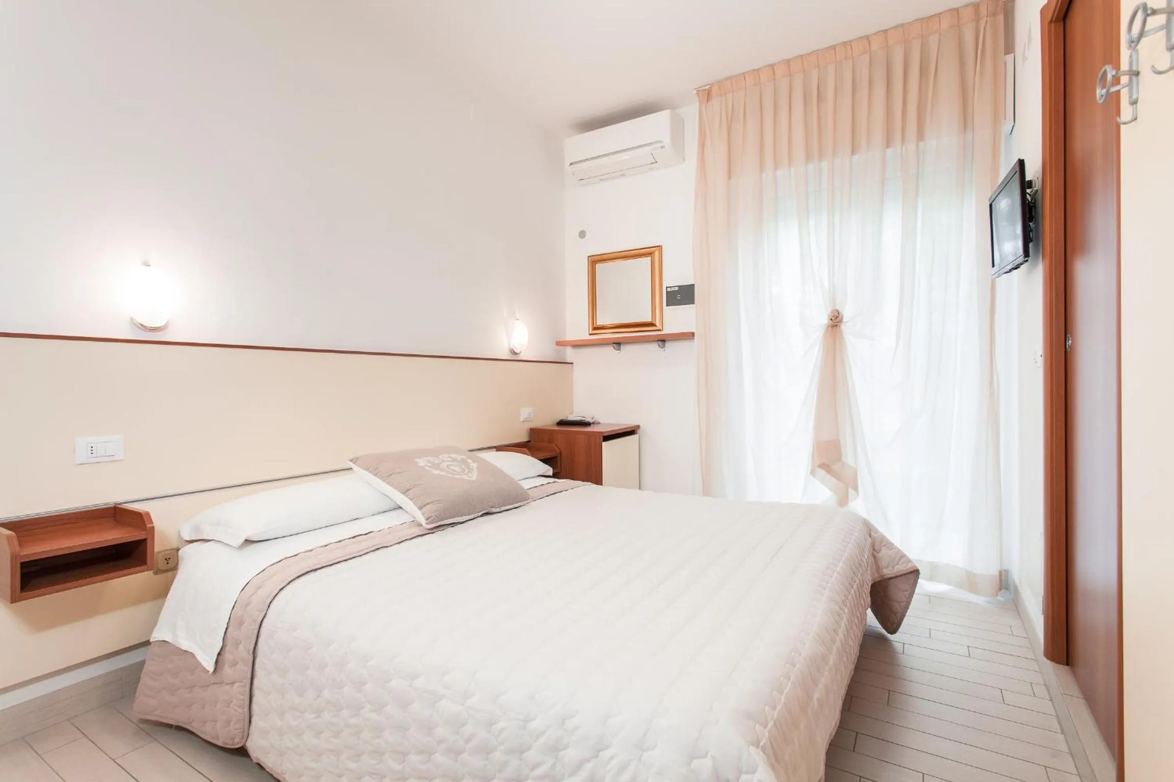 Day, Bed in B&B Airone Cervia - Camere e Appartamenti
