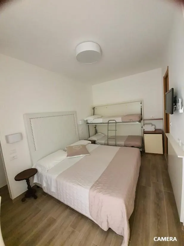 Photo of the whole room, Bed in B&B Airone Cervia - Camere e Appartamenti