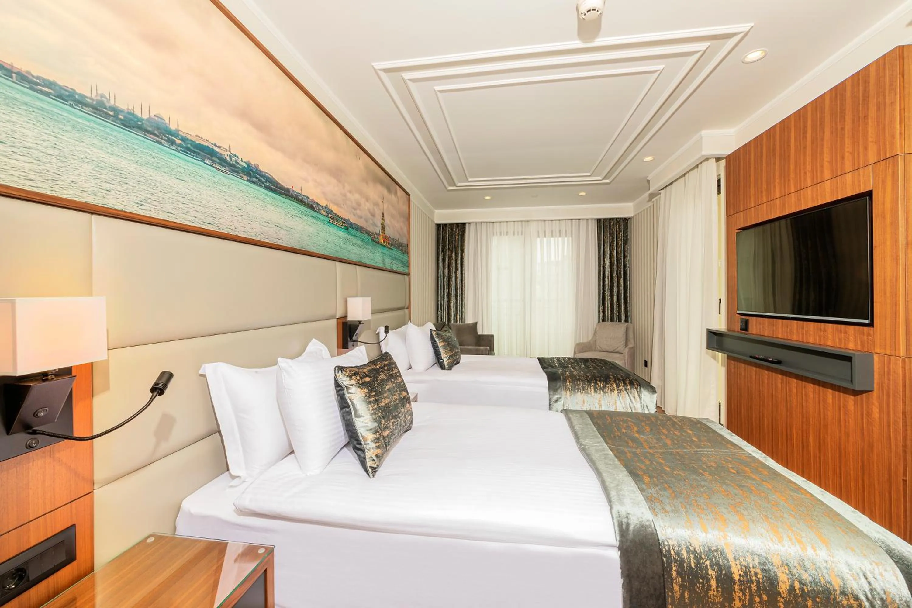 Photo of the whole room, Bed in Mukarnas Pera Hotel