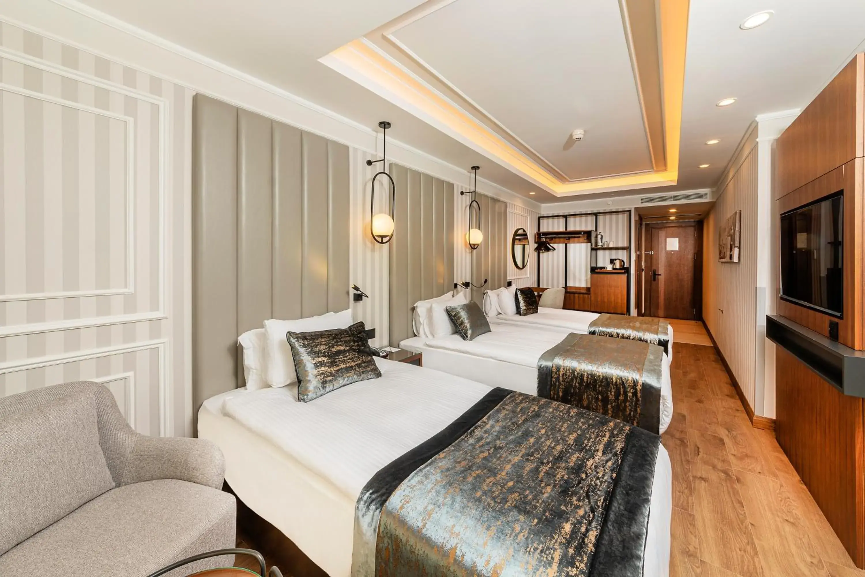 Standard Triple Room in Mukarnas Pera Hotel Standard Triple Room in Mukarnas Pera Hotel