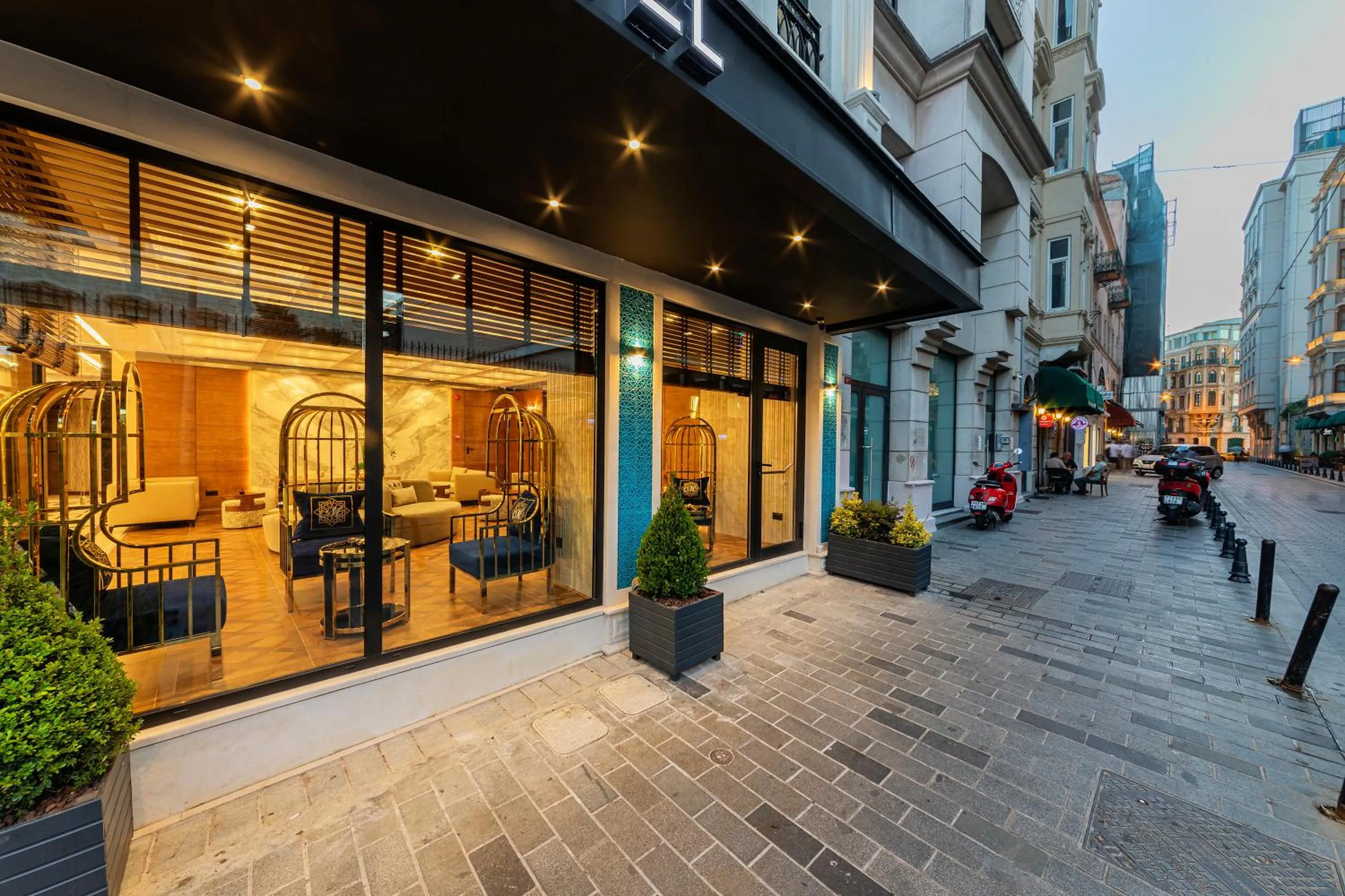 Facade/entrance in Mukarnas Pera Hotel