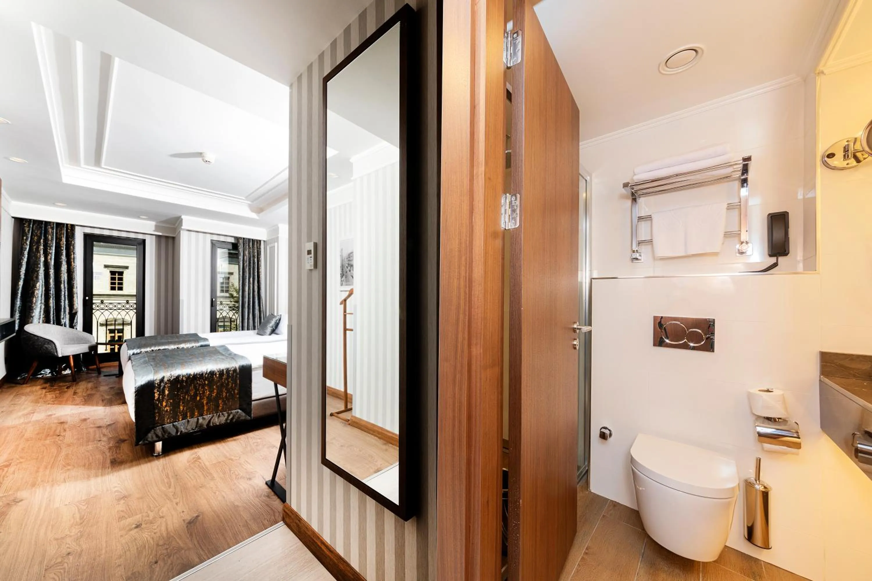 Toilet, Bed in Mukarnas Pera Hotel