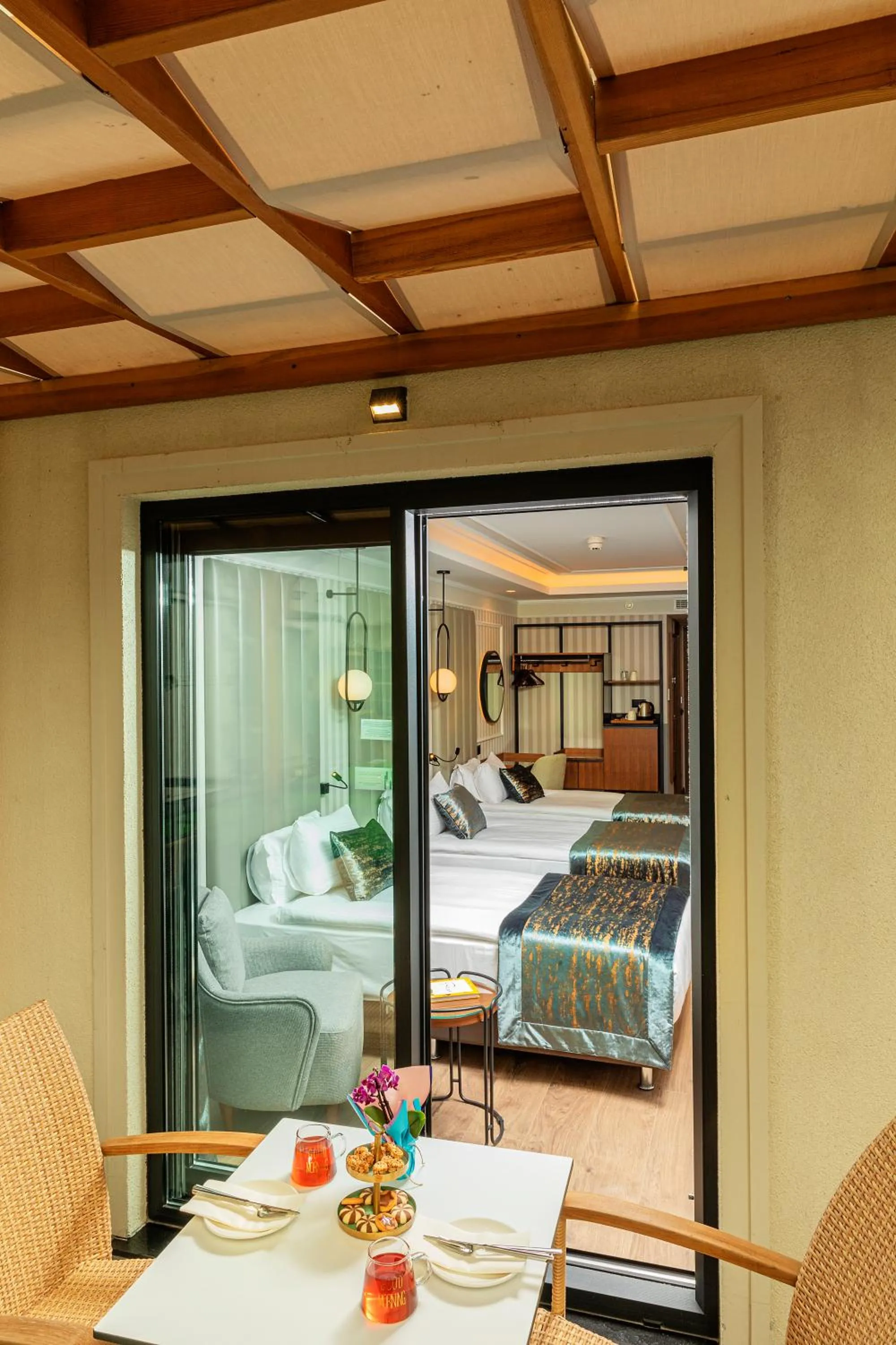 Balcony/Terrace, Bed in Mukarnas Pera Hotel