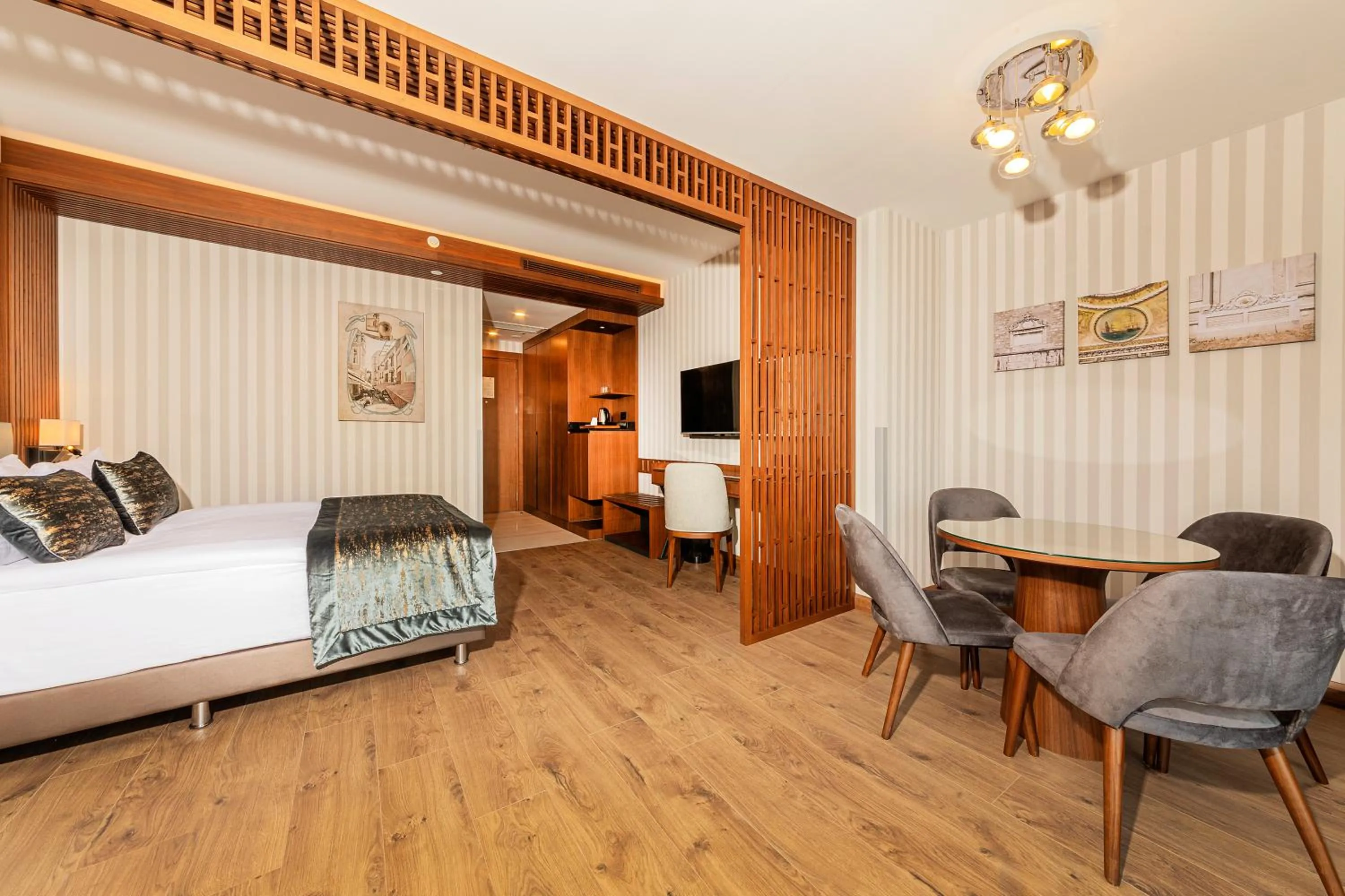 Photo of the whole room, Bed in Mukarnas Pera Hotel