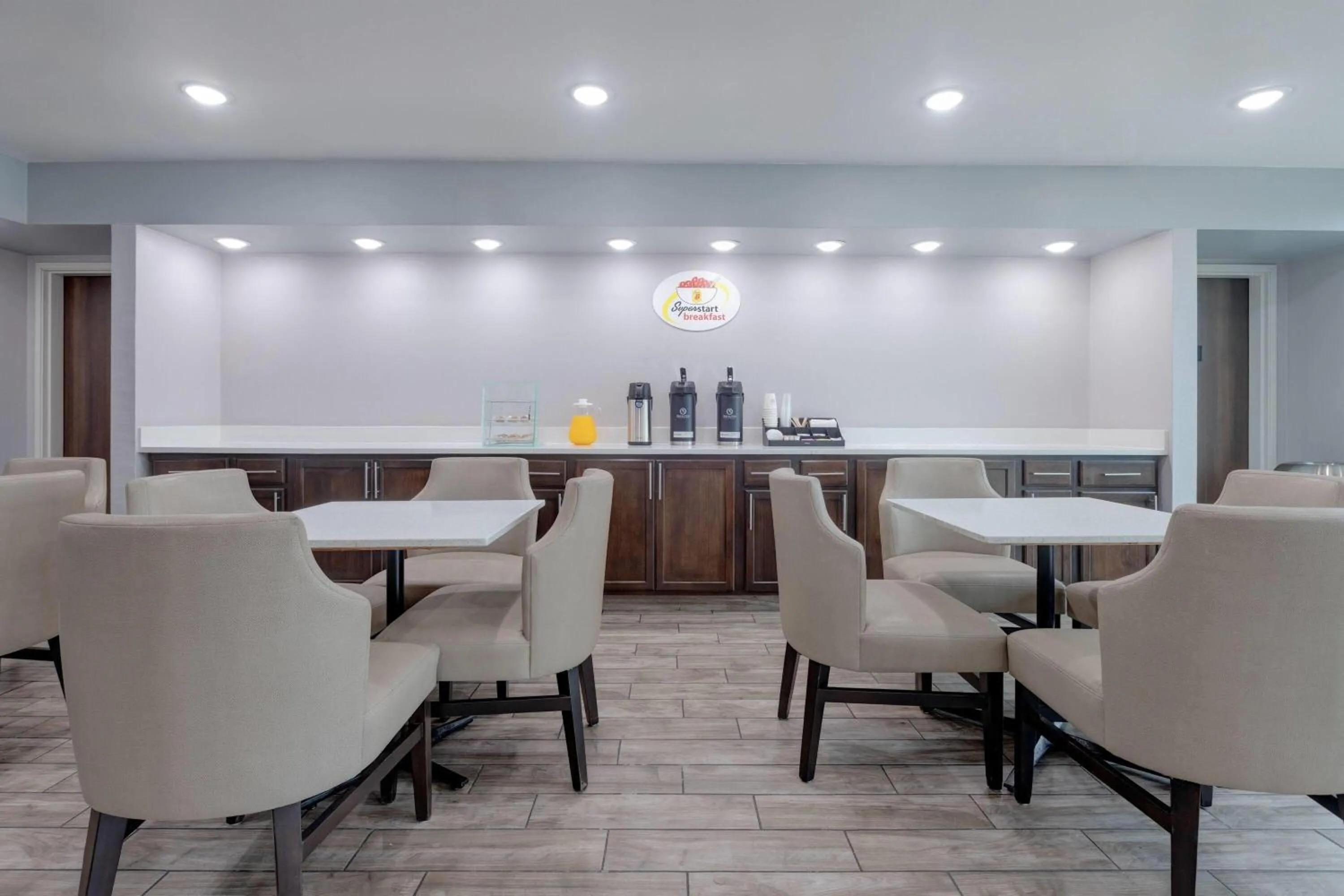 Breakfast in Super 8 by Wyndham Fort Worth Entertainment District