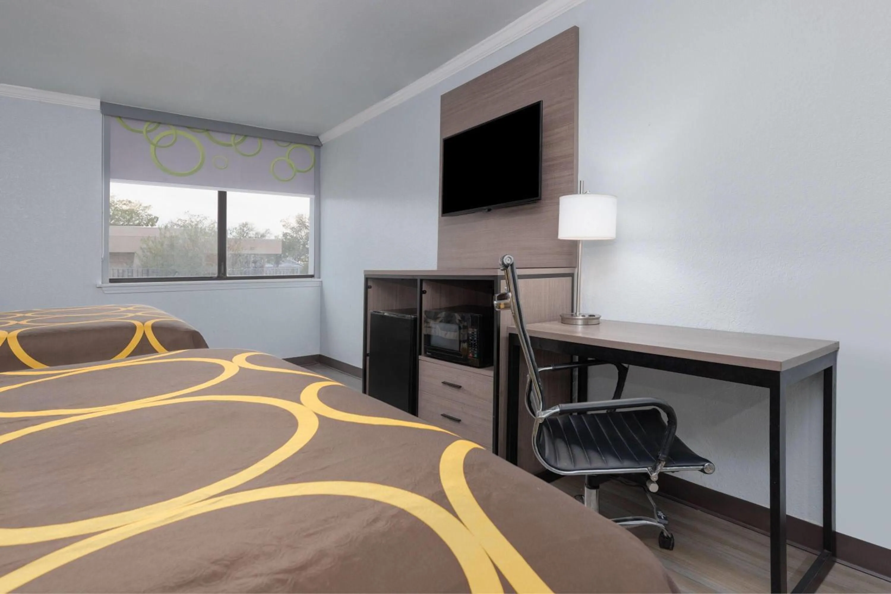 Photo of the whole room, Bed in Super 8 by Wyndham Fort Worth Entertainment District