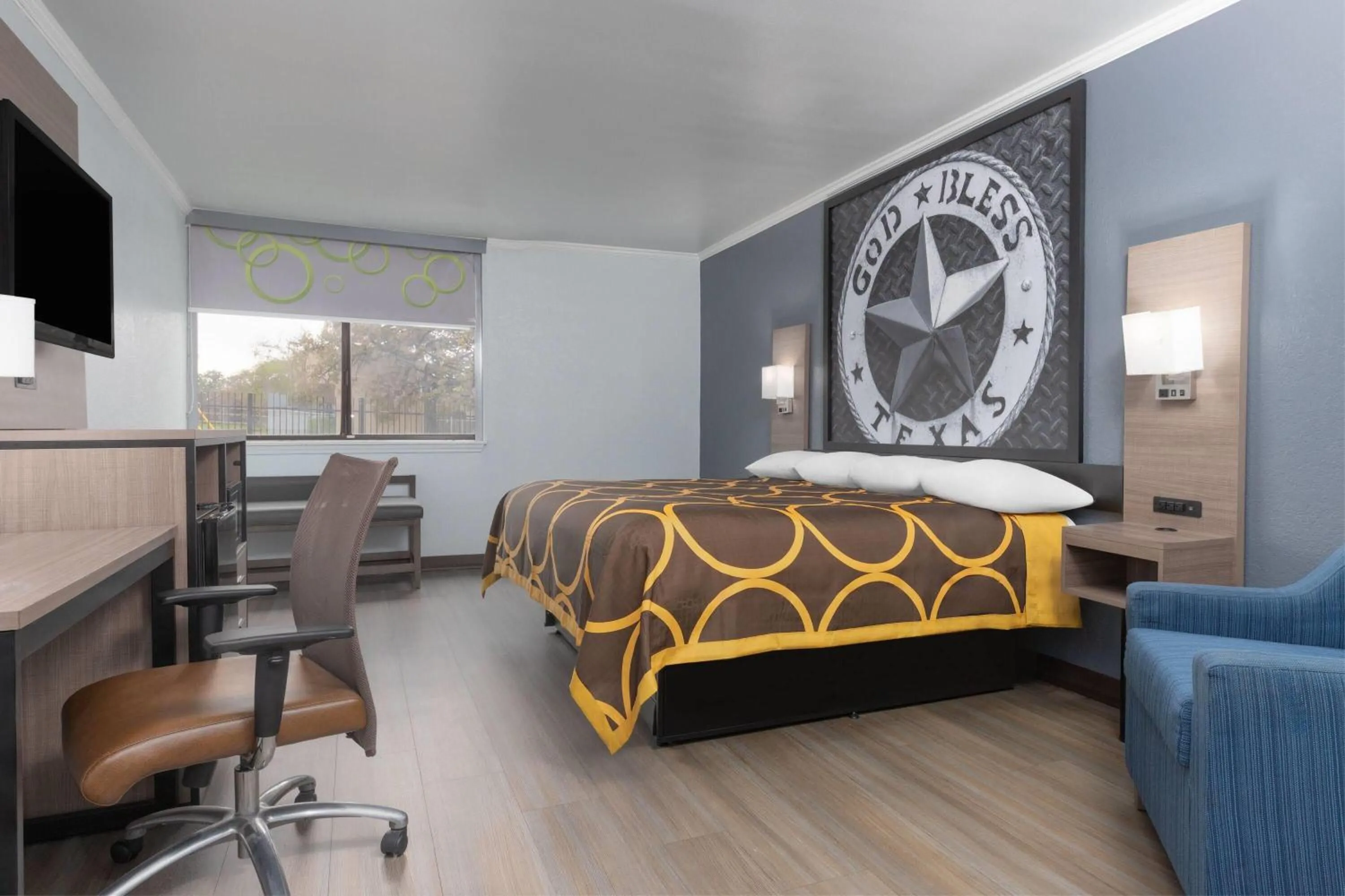 Photo of the whole room, Bed in Super 8 by Wyndham Fort Worth Entertainment District