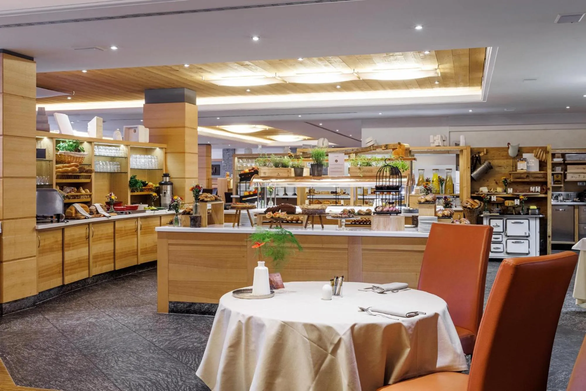 Restaurant/places to eat in Hotel Lac Salin Spa & Mountain Resort