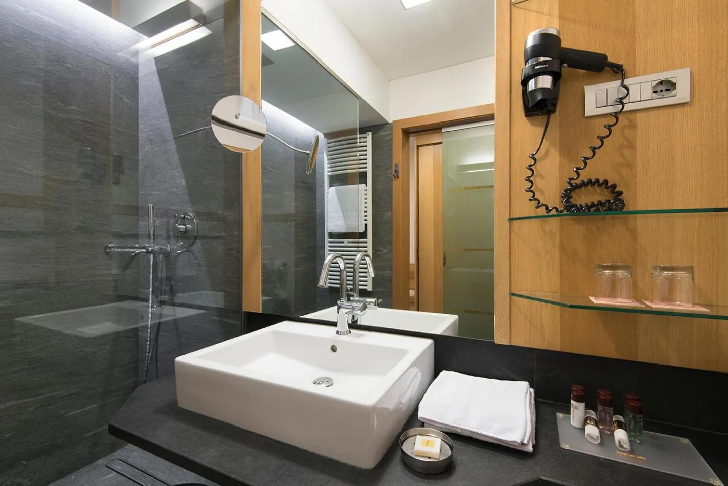 Shower in Hotel Lac Salin Spa & Mountain Resort